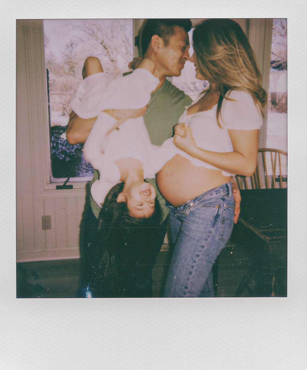 in-home-maternity-family-photos-session-13.jpg