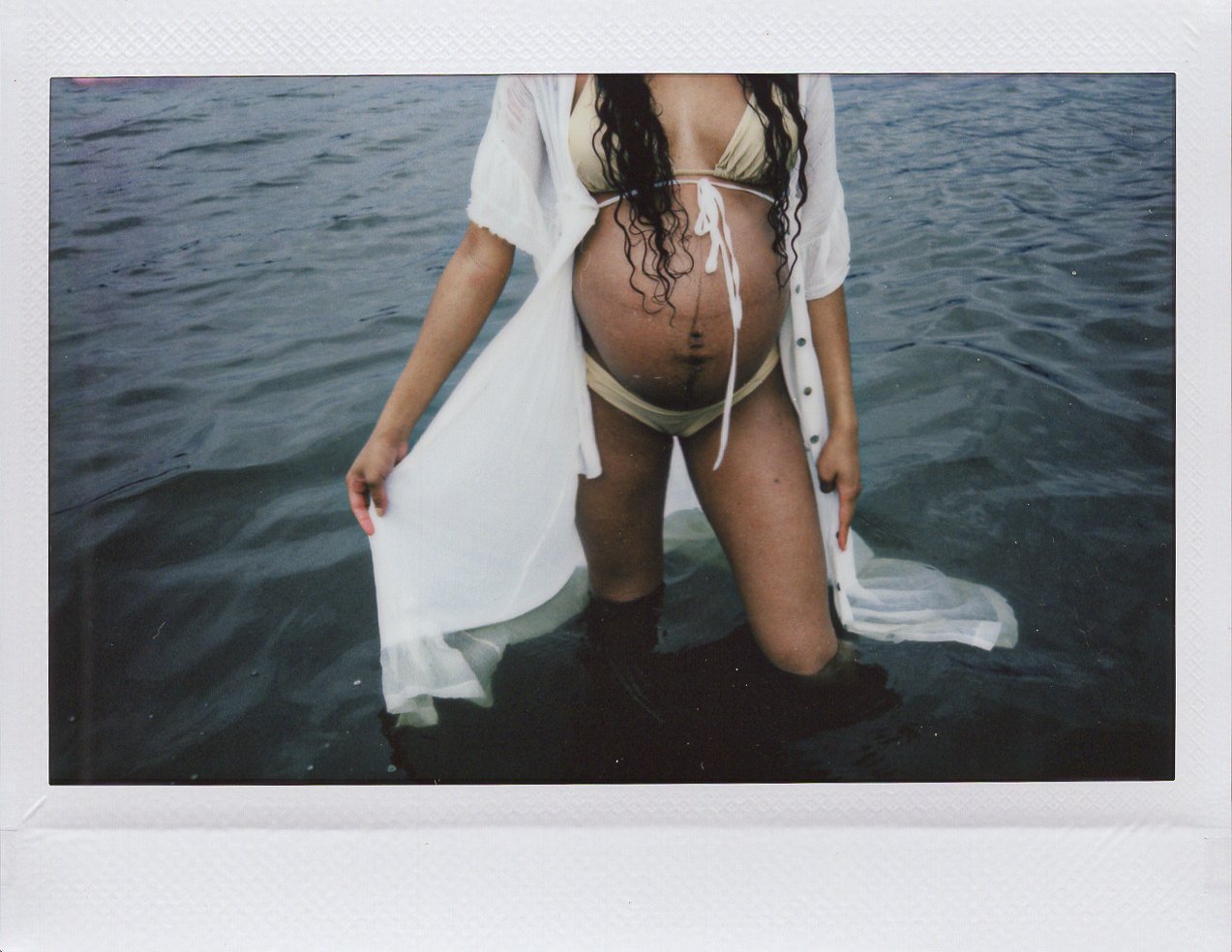 maternity-polaroid-photographer-1.jpg