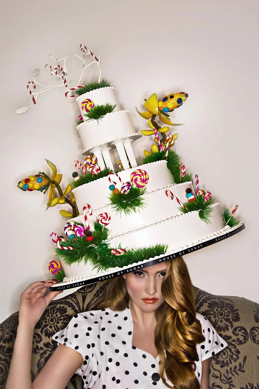 House of sugar with Anna Isola Crolla - Model wears a tiered cake as a hat