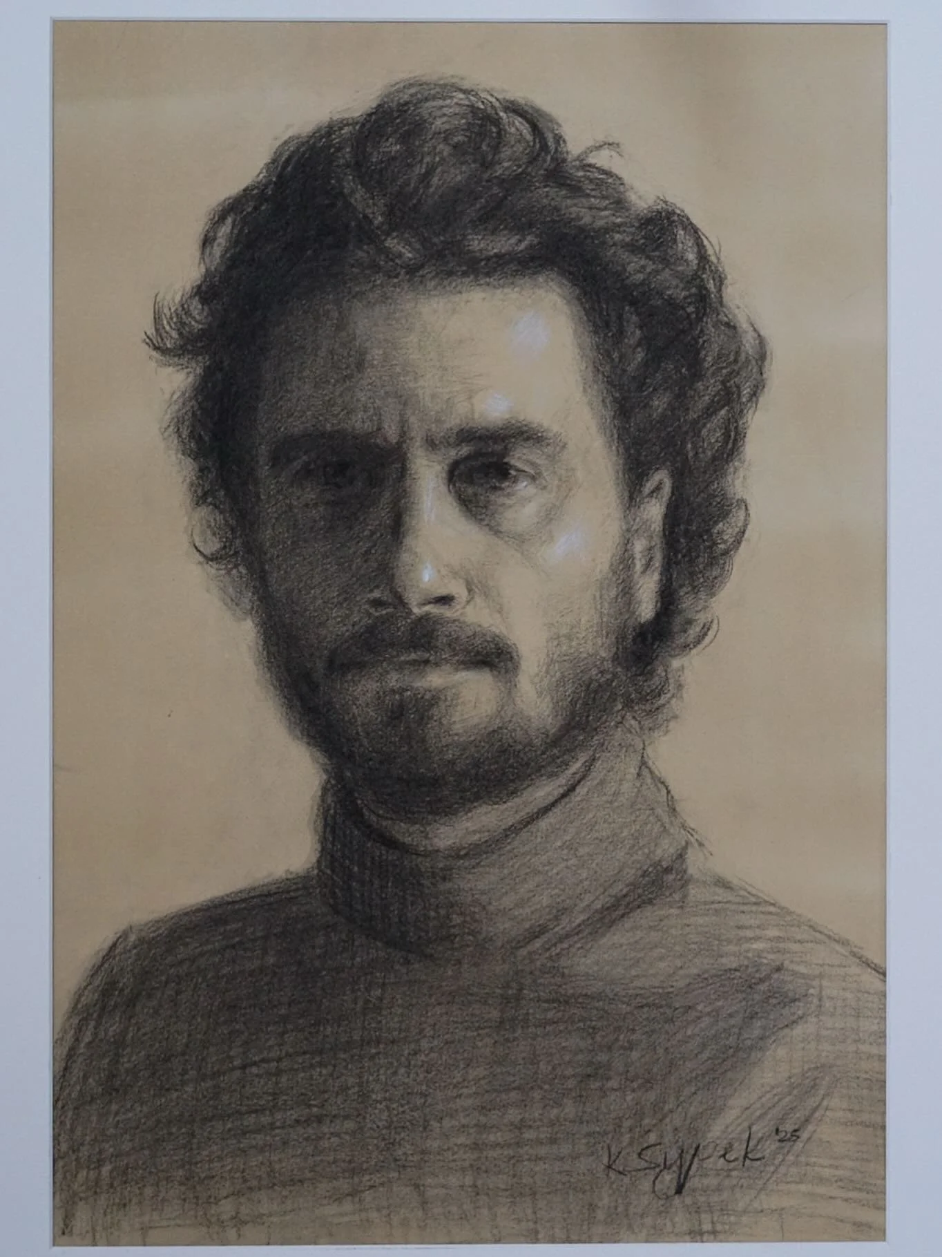 Thank you @marcofariello for my first real training in charcoal. Always so grateful for the expertise and joy you show in your workshops 💕 
Pictured is the wonderful model @marcozamburru 
.
.
.
.
.
.
#charcoaldrawings #academicart #traditionalrealis