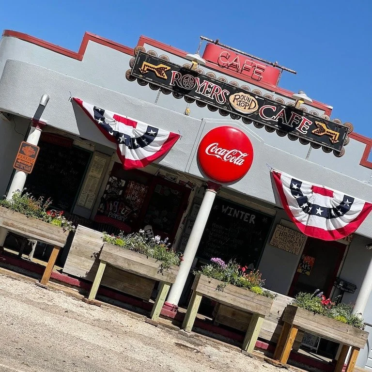 💙 Happy Monday! 💙

We&rsquo;re closed for lunch today, but open for dinner reservations at
5:00, 6:30 &amp; 8:00 pm.

No Monday blues here in Round Top &mdash; just good food and good vibes. ✨

📞 Call us at 979-249-3611 to make your reservation!
.