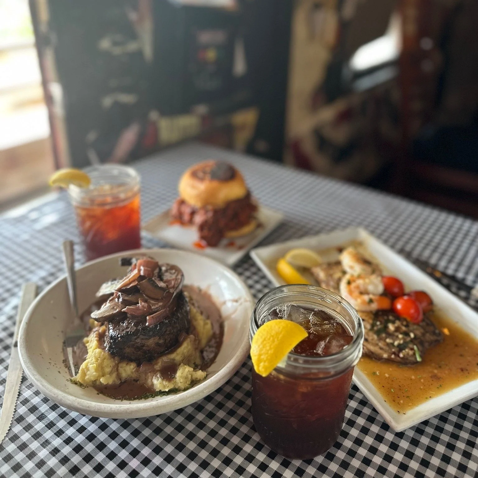 🍴 Fuel up with us today!

Lunch: 11am&ndash;2pm, first come, first served
Dinner: Reservations at 5, 6:30 &amp; 8pm

📞 979-249-3611 &mdash; call to reserve your dinner spot!

✨ Good food, good vibes, great day! ✨
.
.
.
#antiqueweekroundtop #royersr