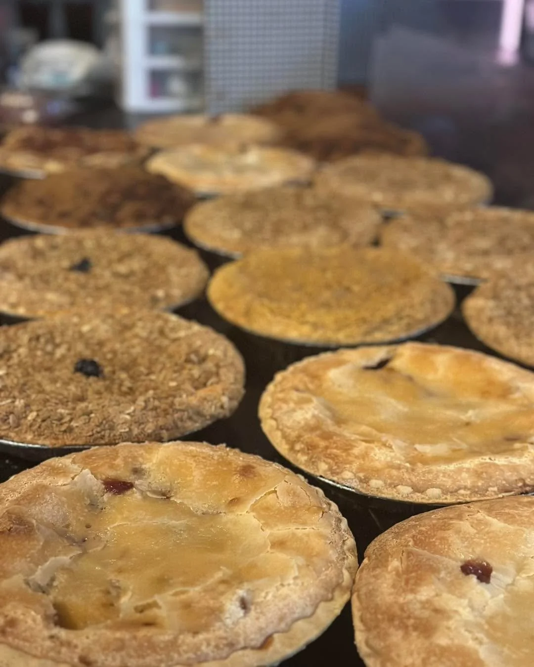 🥧 We&rsquo;re stocked and ready to go &mdash; all the pies, all day!

From classic favorites to fresh-from-the-oven goodness, they&rsquo;re hot and ready for you.

Come grab a slice (or a whole one &mdash; we won&rsquo;t judge). 😋
.
.
.
#bigtasteti