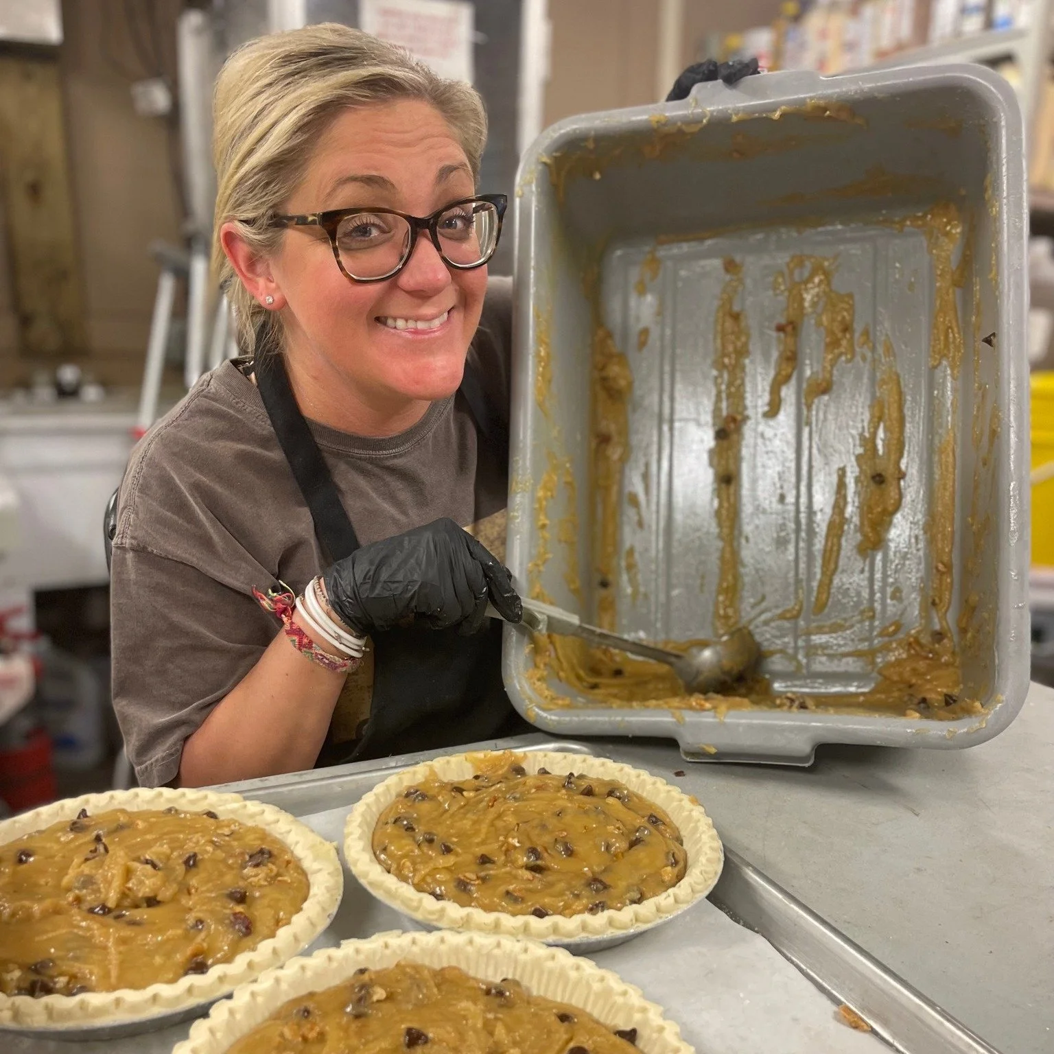 Time for a pie restock before we open for dinner tonight! 🥧

Fresh pies are hitting the case and ready for dessert. Come save a slice for after dinner&hellip; or take a whole one home. 😉
.
.
.
#royersroundstopcafe #bigtastetinytown #antiqueshow #ro