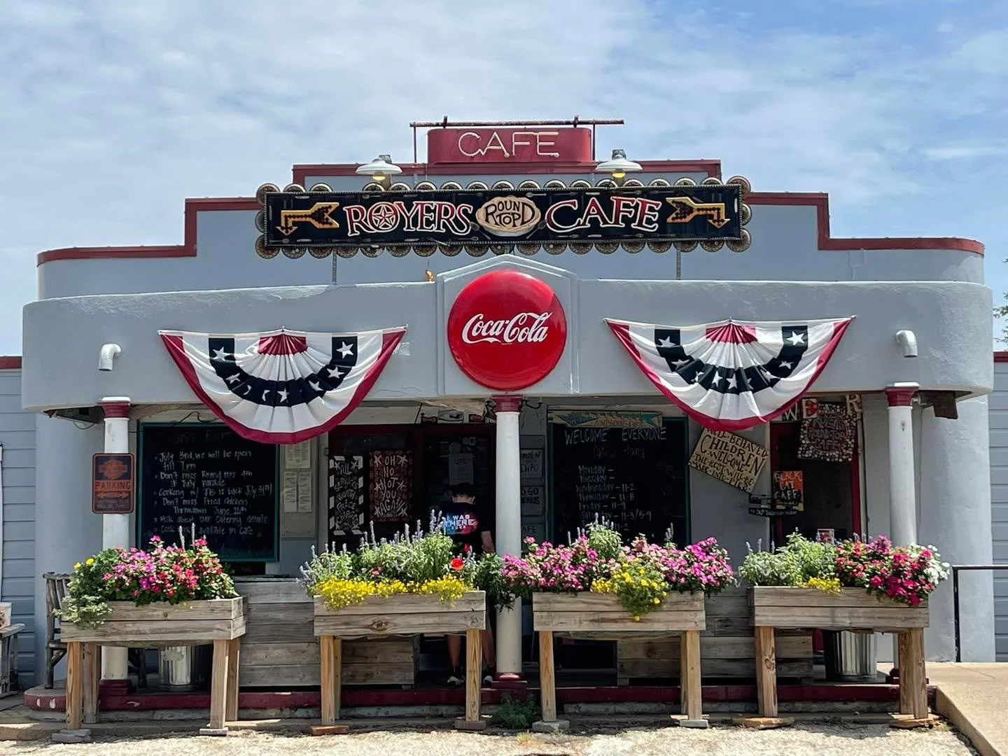 Make your weekend plans with us ✨

Friday: 11am&ndash;3pm (we&rsquo;ll be closing early for a private event)
Saturday: 11am&ndash;3pm &amp; 5pm&ndash;9pm
Sunday: 11am&ndash;2pm

Come hungry and let us take care of the rest. Call ahead for priority se