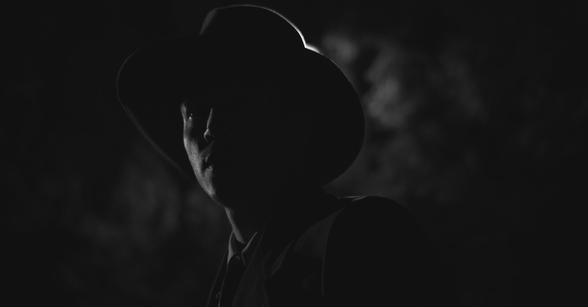 Cinematographer Robert Gamperl Film Noir Lighting Spiral Staircase 16.jpg