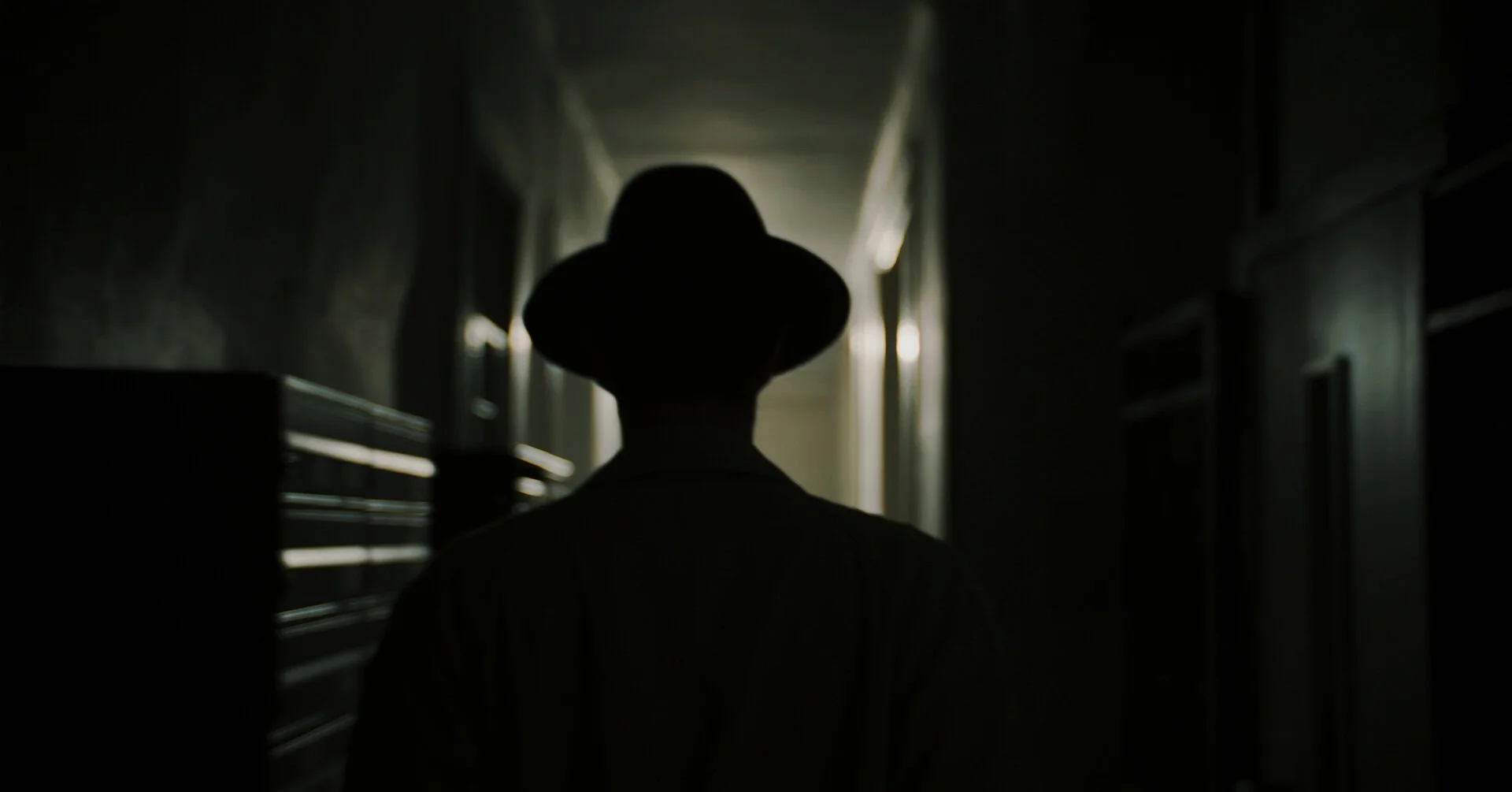 Cinematographer Robert Gamperl Film Noir Lighting Spiral Staircase 22.jpg