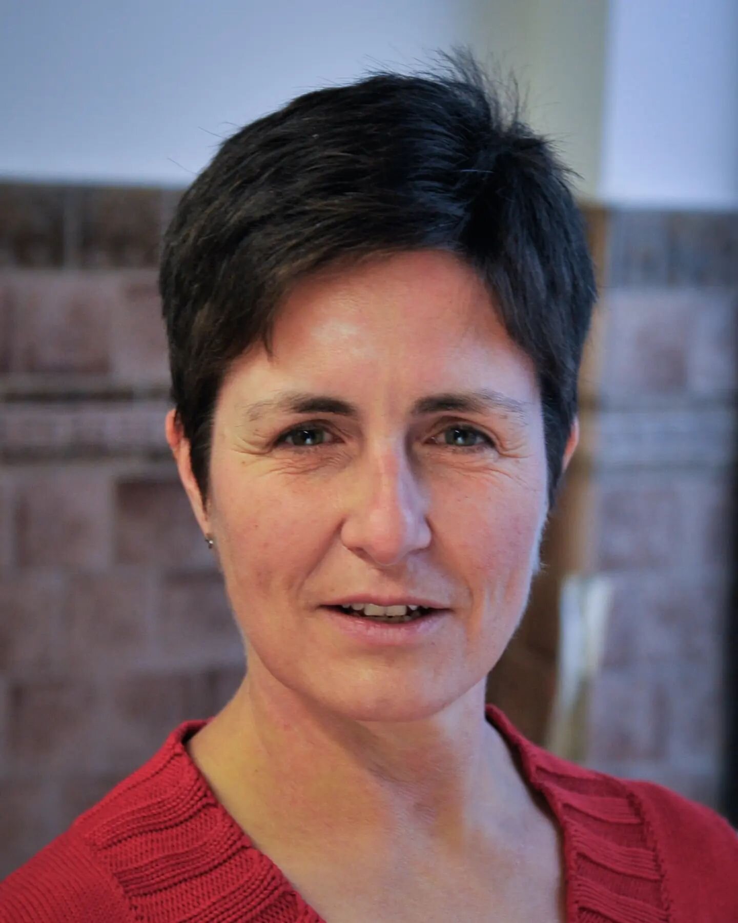 Pride in Medicine spotlight 🔦🌈: Sarah Rennie (she/her) 

Sarah is a Consultant General Surgeon and Surgical Endoscopist. She wears many other hats including RACS Aotearoa NZ Surgical Advisor, Director of Medical Education at Te Whatu Ora Wairarapa,