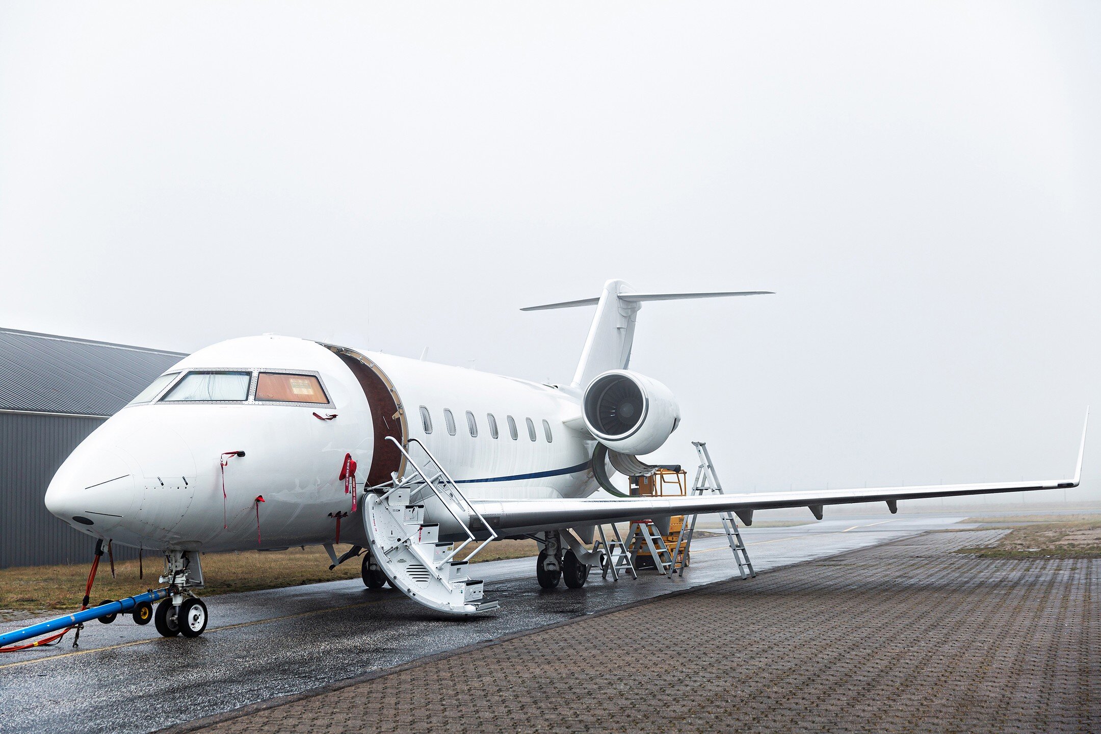 DAO did scheduled maintenance on this Challenger 604 and assisted the national hospital with an automatic stretcher loading system that is being developed and tested for future medivac operation with this type of aircraft. 

#daoaviation #aviation #m