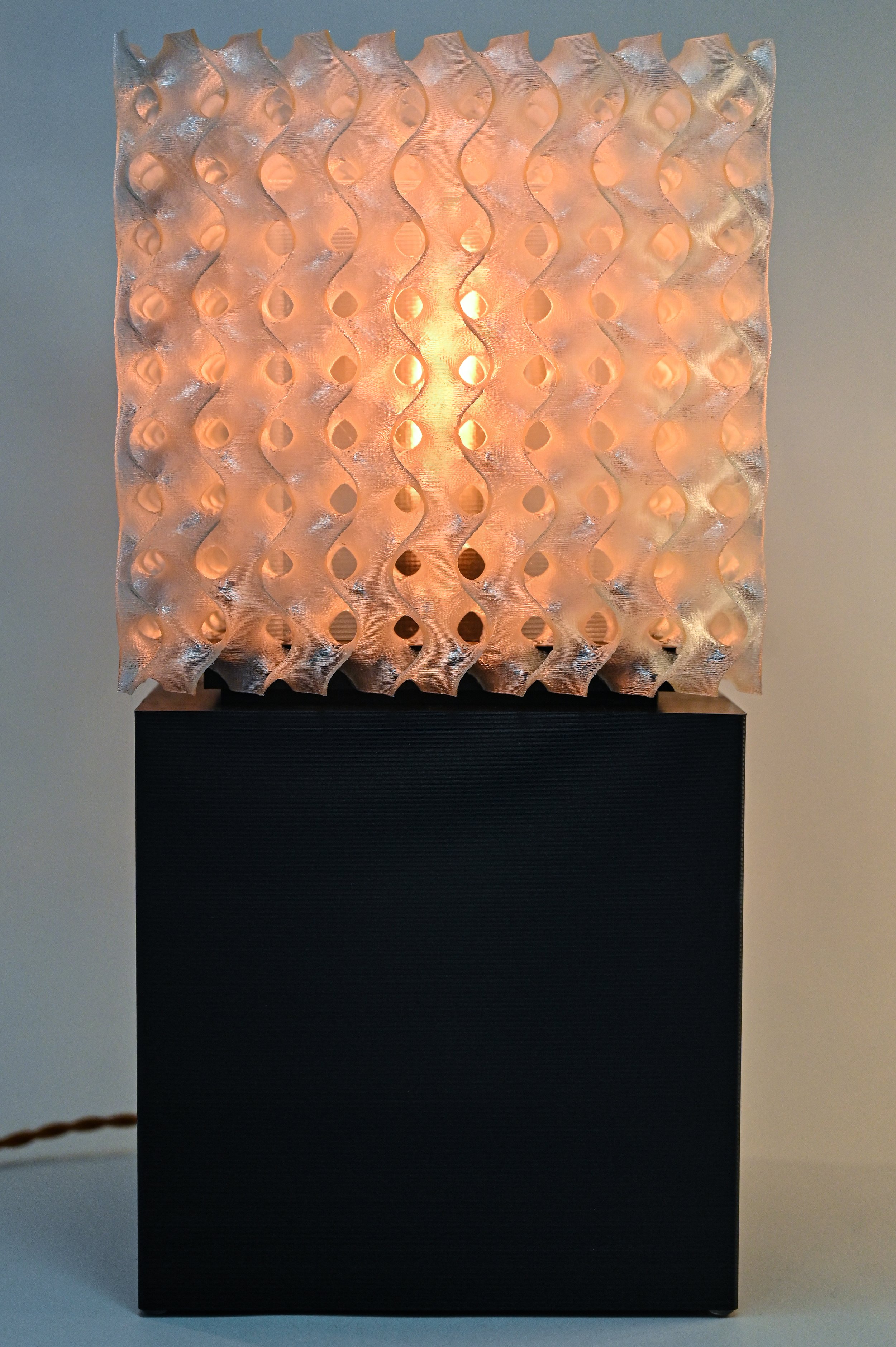 undefined_objects_gyroid_lamp_black_S14G.B11B-08.jpg