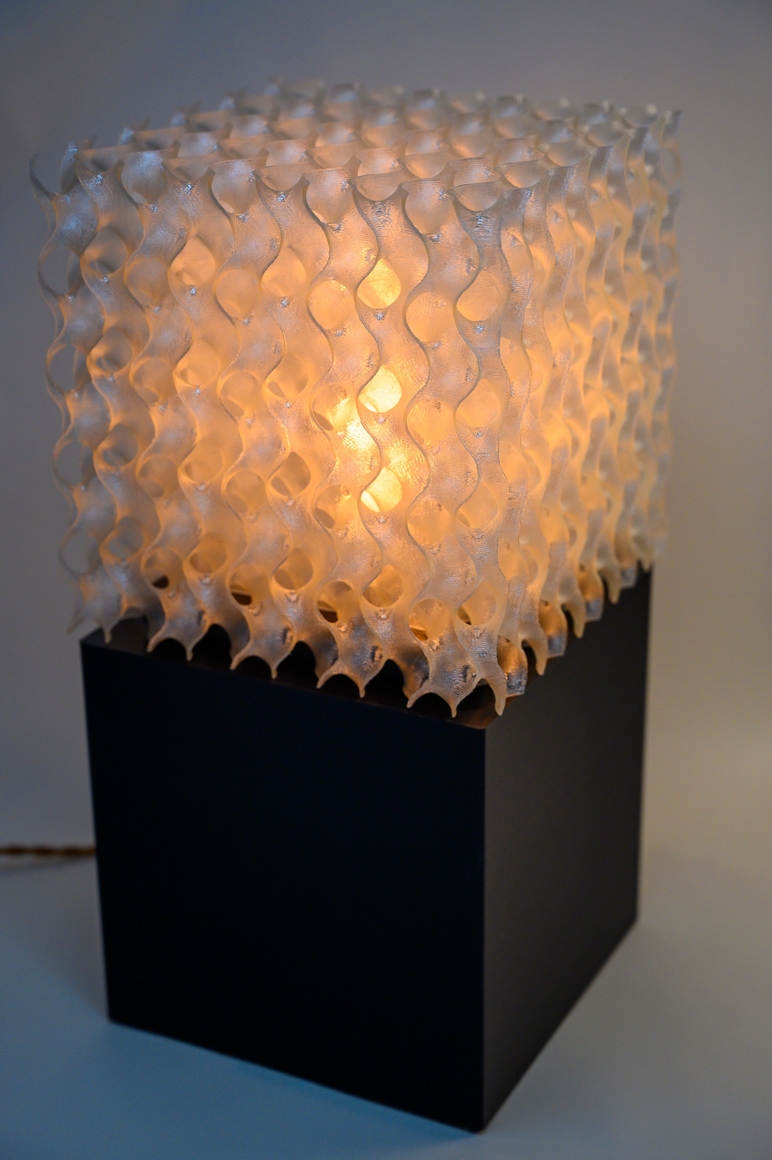 undefined_objects_gyroid_lamp_black_S14G.B11B-09.jpg