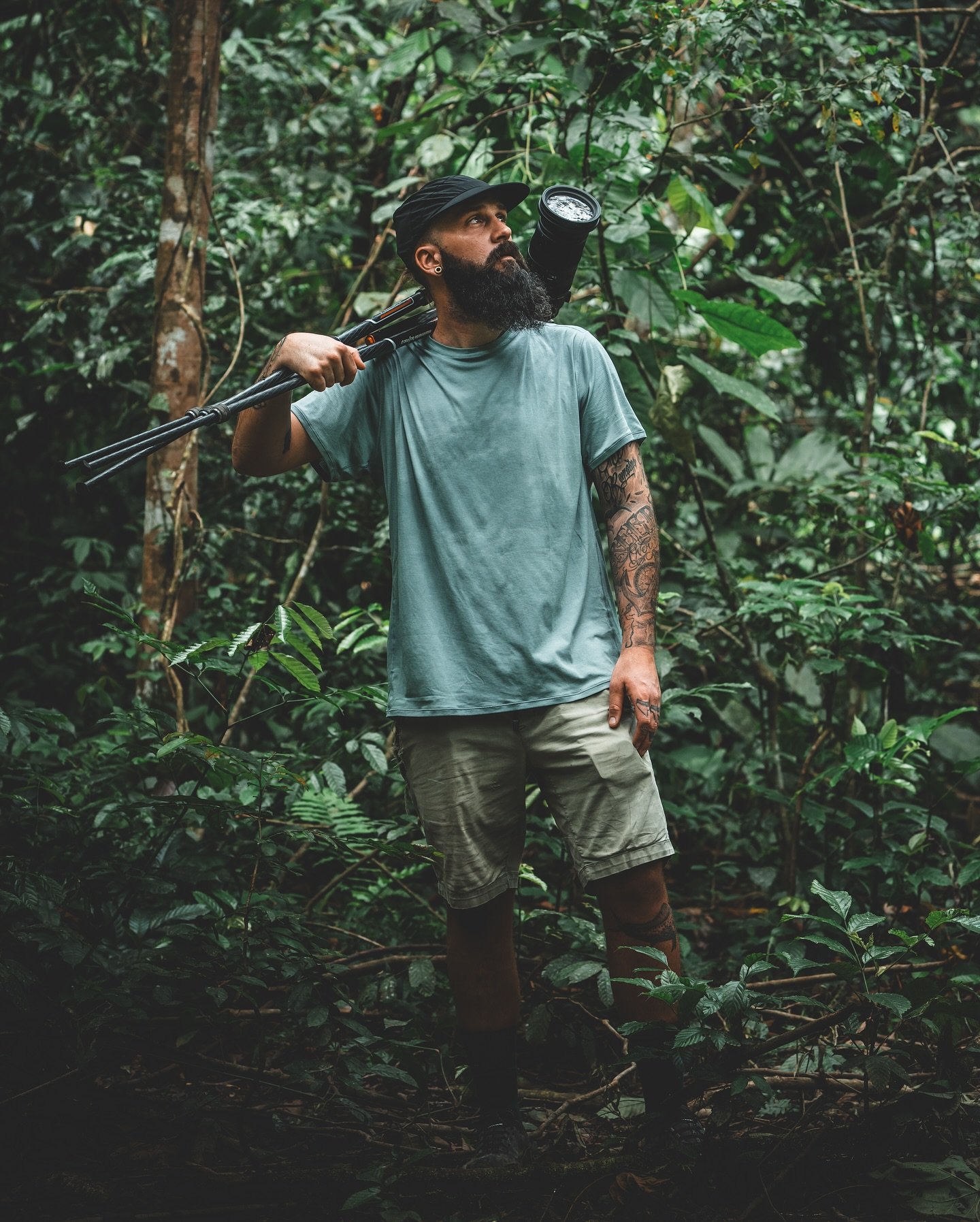 X JUNGLE LIFE X

Moments from the Sumatran jungle a couple months ago with @gailthebrave&hellip;

I&rsquo;m always the happiest when fully livin&rsquo; in nature; truly enjoyin&rsquo; in the present moment.

One of the best adventure ever.

🦧🍃🦜

#
