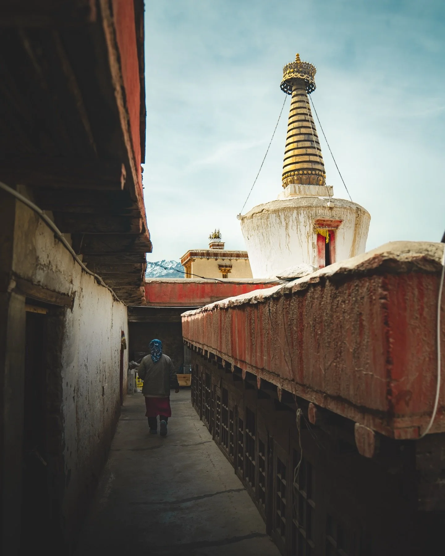 We just arrived in Ladakh where we&rsquo;ll spend close to a month here for a very specific mission.

But before making our way to those remote Himalayan valleys, we spent a day acclimatizing and exploring Leh&rsquo;s surroundings.

The atmosphere he