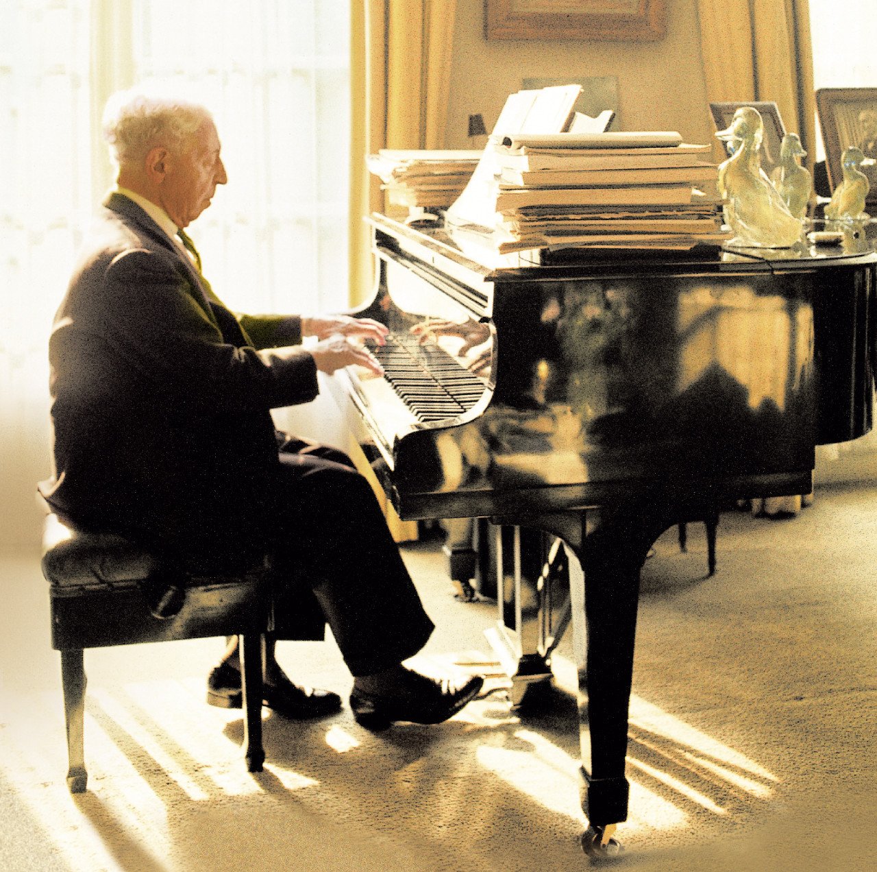 Arthur Rubinstein playing Piano