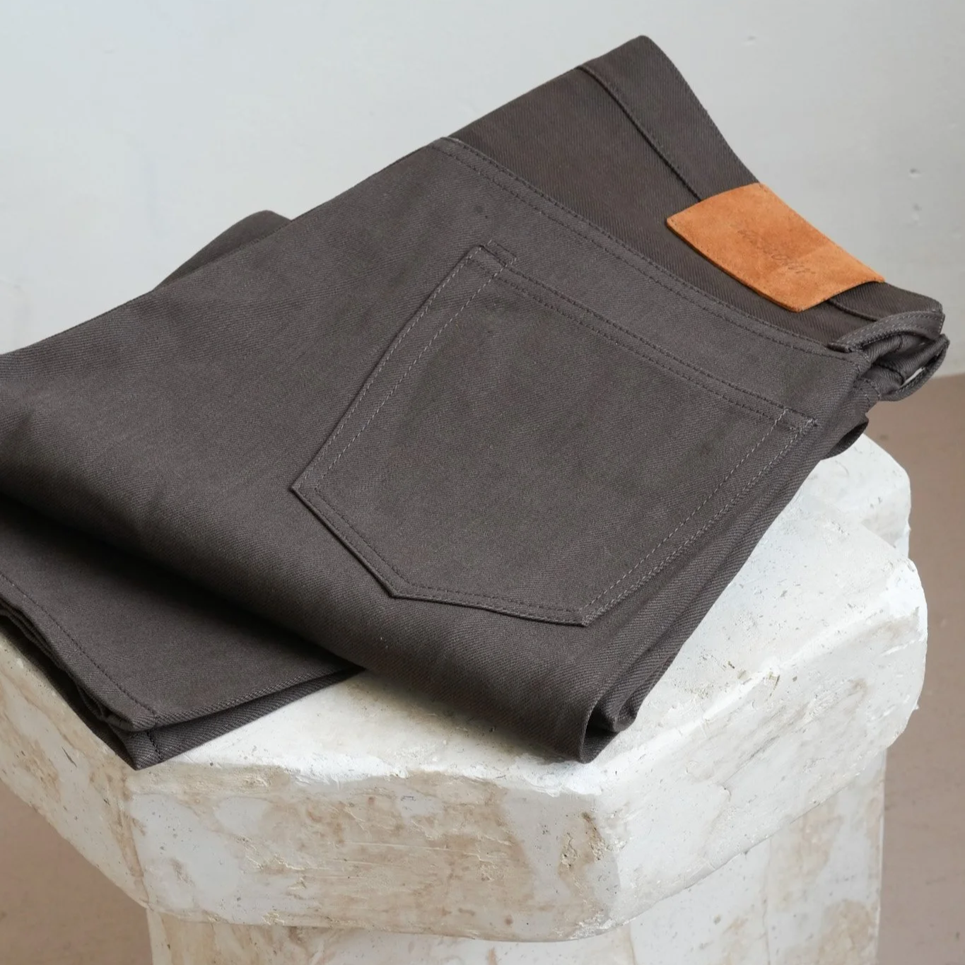 Atelier Jean – Brown