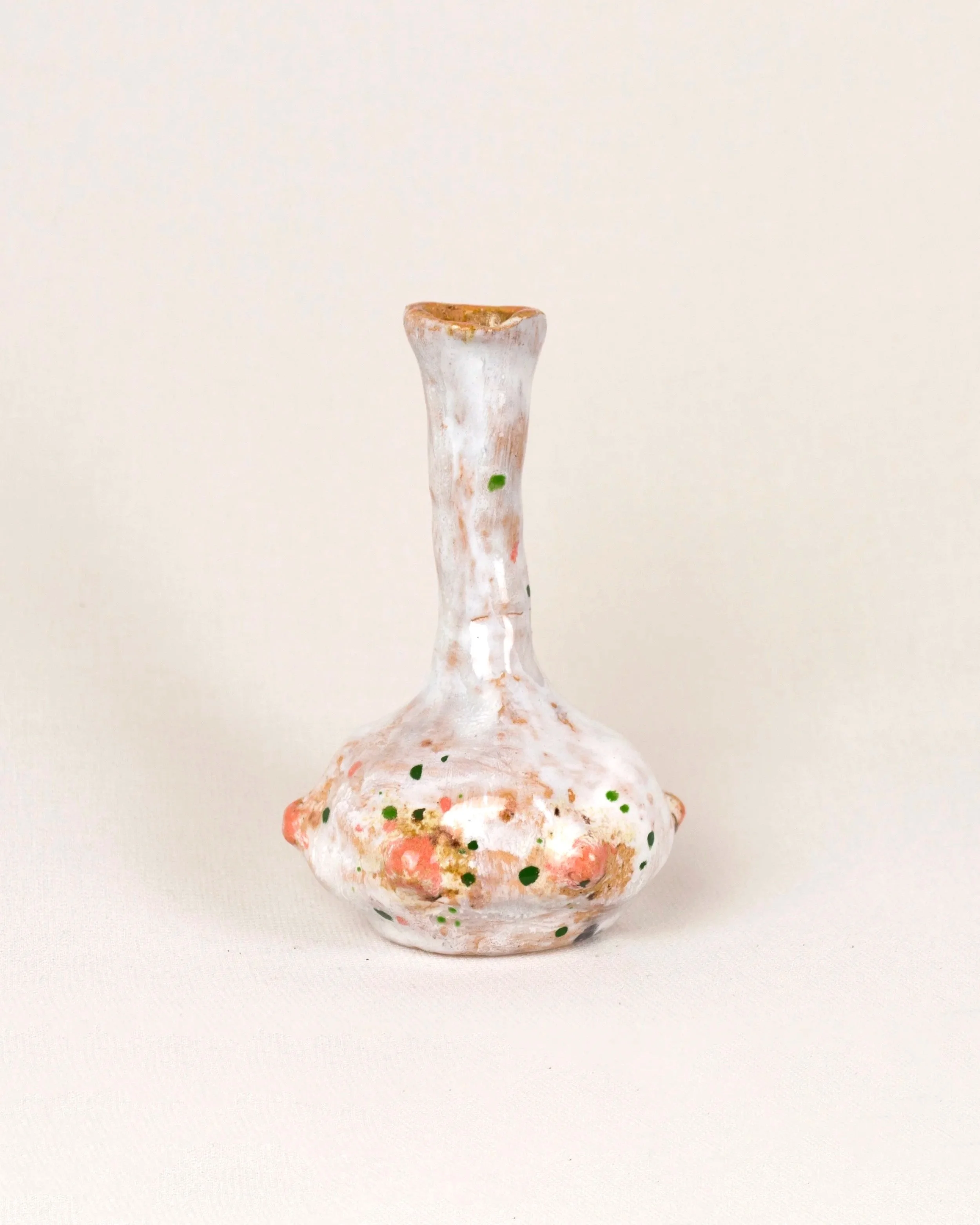 Papilla Single Flower Vas, 2024. Glazed earthenware — 6 x 10.5 x 5.5 cm