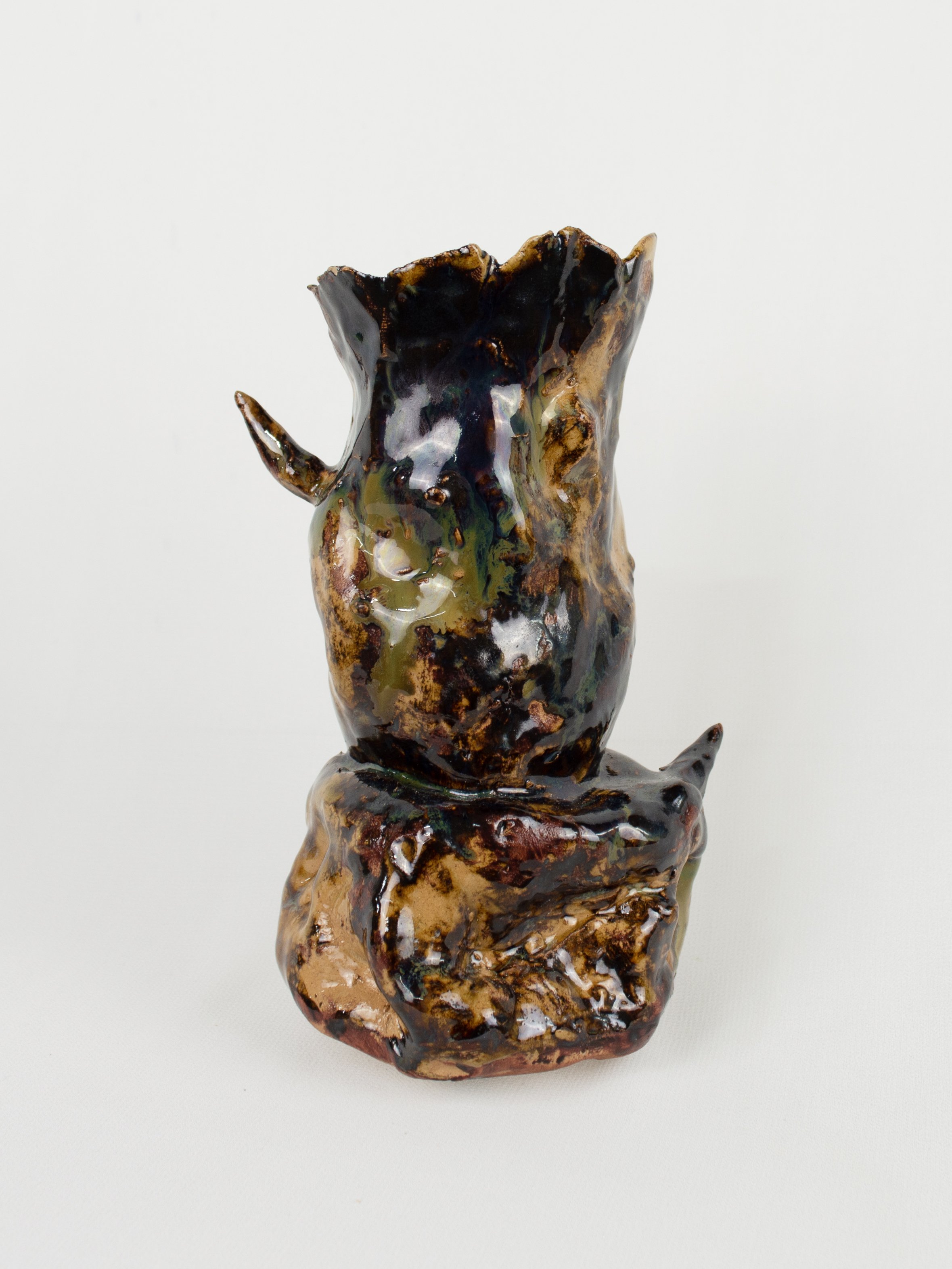 Carbon Vas, 2025. Glazed earthenware — 9.5 x 16 x 8 cm