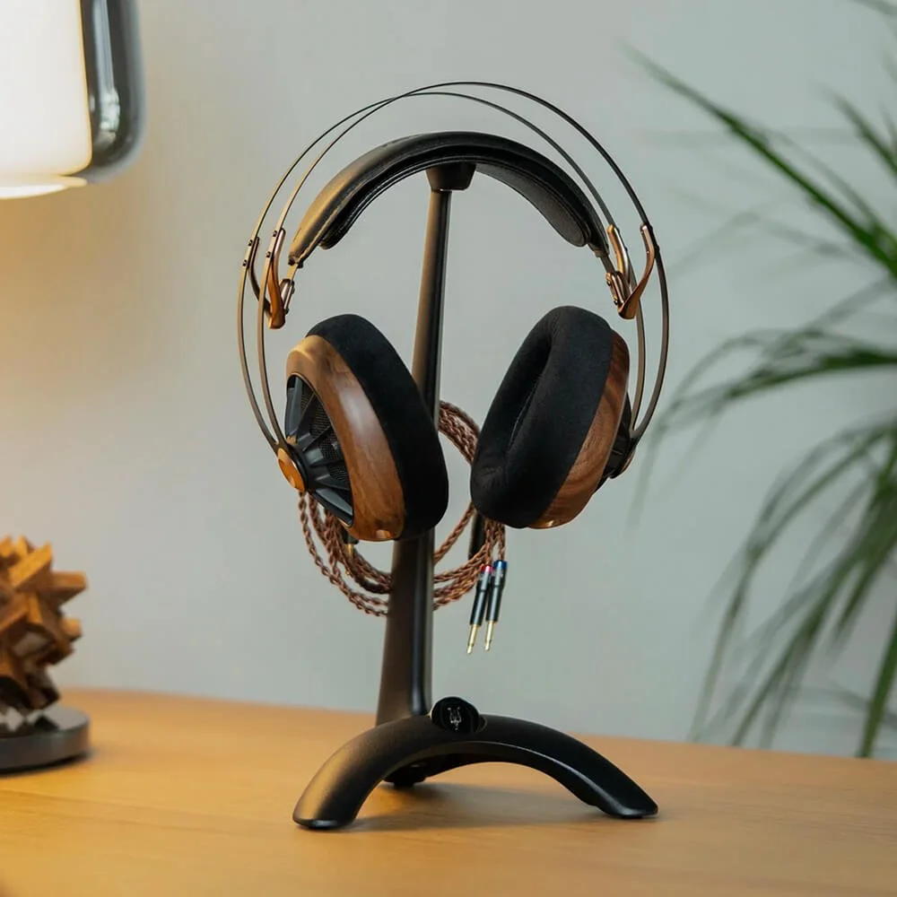 Meze_Manta-headphone-stand_sml.jpg