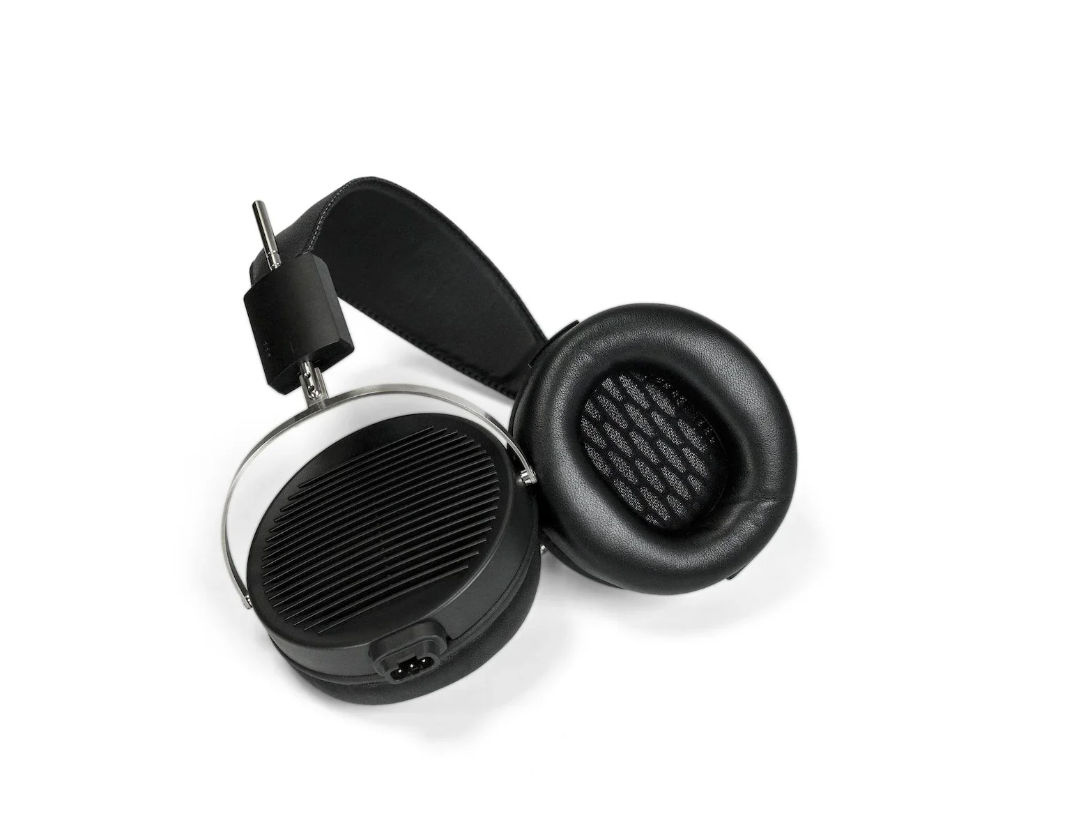 Stax SR-X1_open_pads.webp