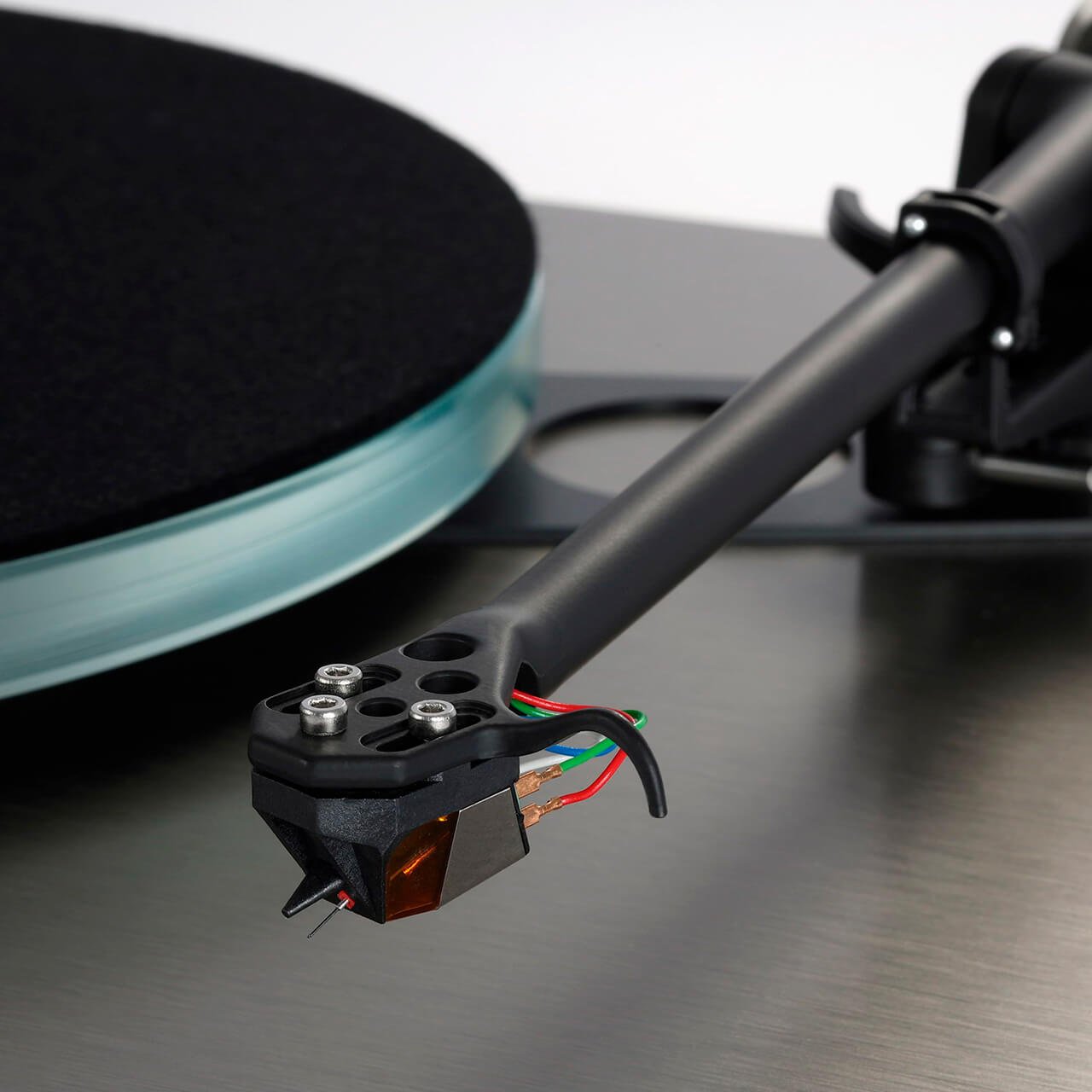Rega_P6_RS_Edition_Soundstage_hi-fi_cart_sml.jpg