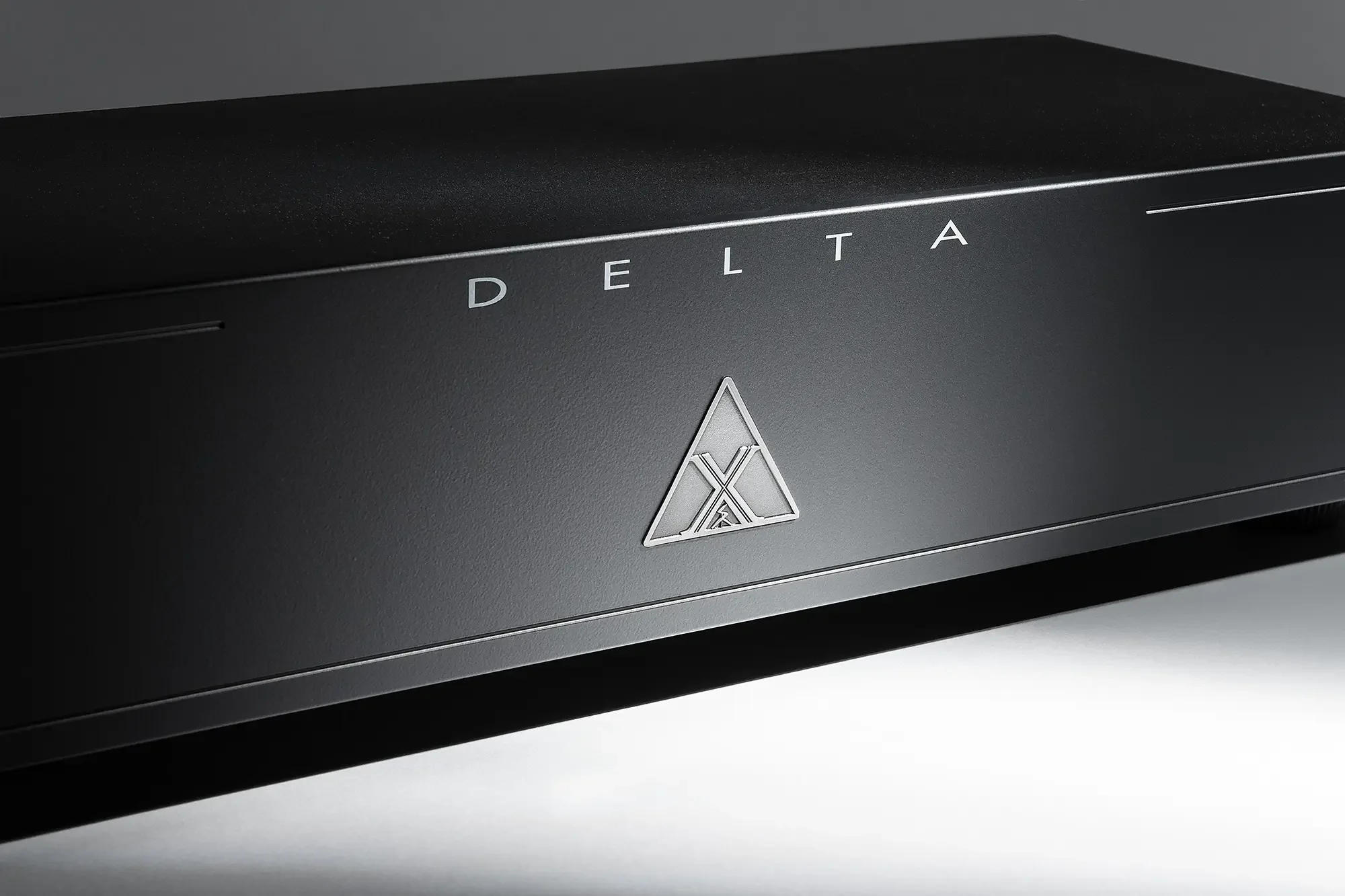 shunyata_delta-x_black_soundstage_hifi.webp