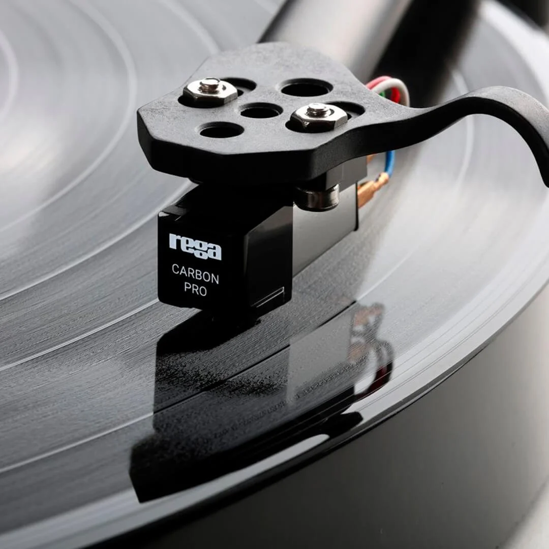 Rega_carbon_pro_life_sml.jpg