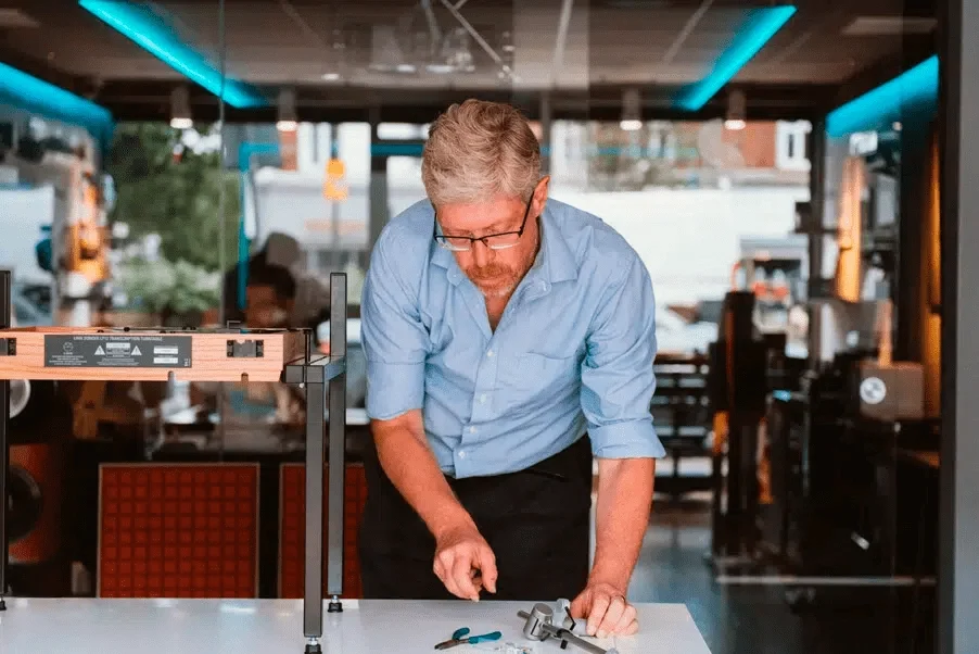 Servicing a Linn Klimax LP12 Turntable