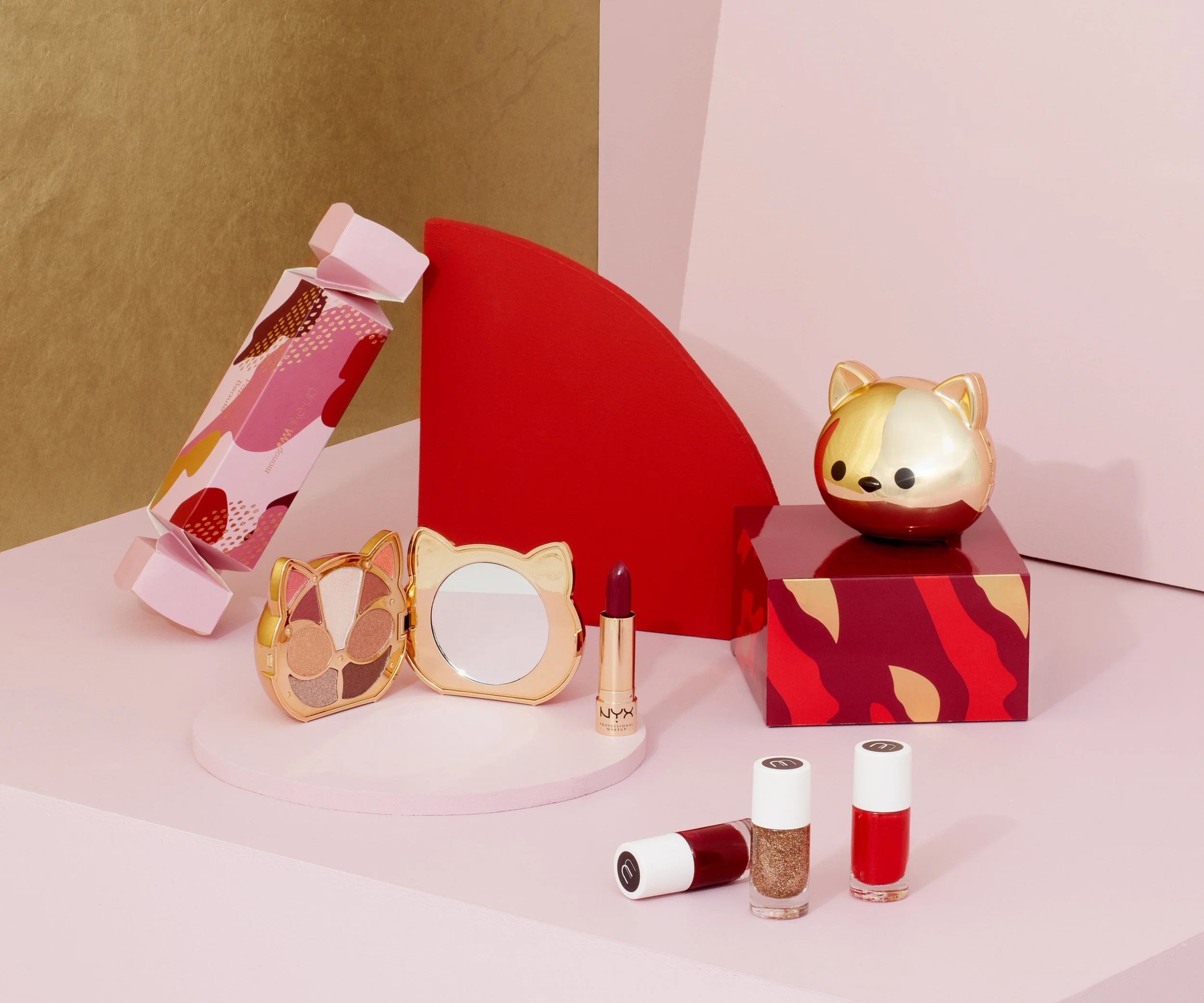 Communication Digitale, Production Visuelle
et Stylisme pour les Collections de Noël,
les évènements de créateurs et d’Influenceurs partenaires.