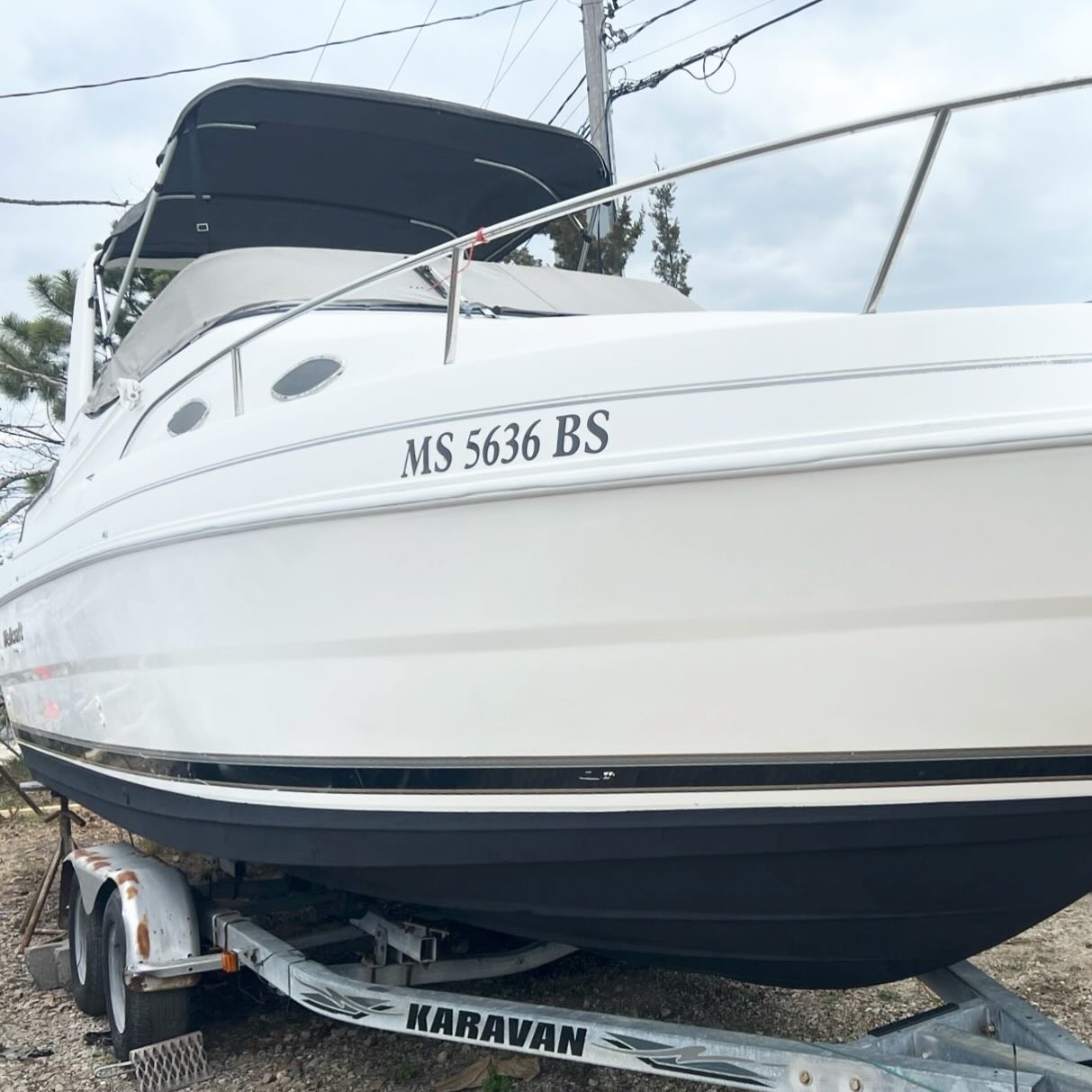 Schedule your #bottompaint before you hit the waves this #boatingseason 🌊 

We&rsquo;re a mobile boat detailing company based in the Plymouth, MA area and travel all over Massachusetts and Rhode Island - we come to you! 

Learn more + get a free quo