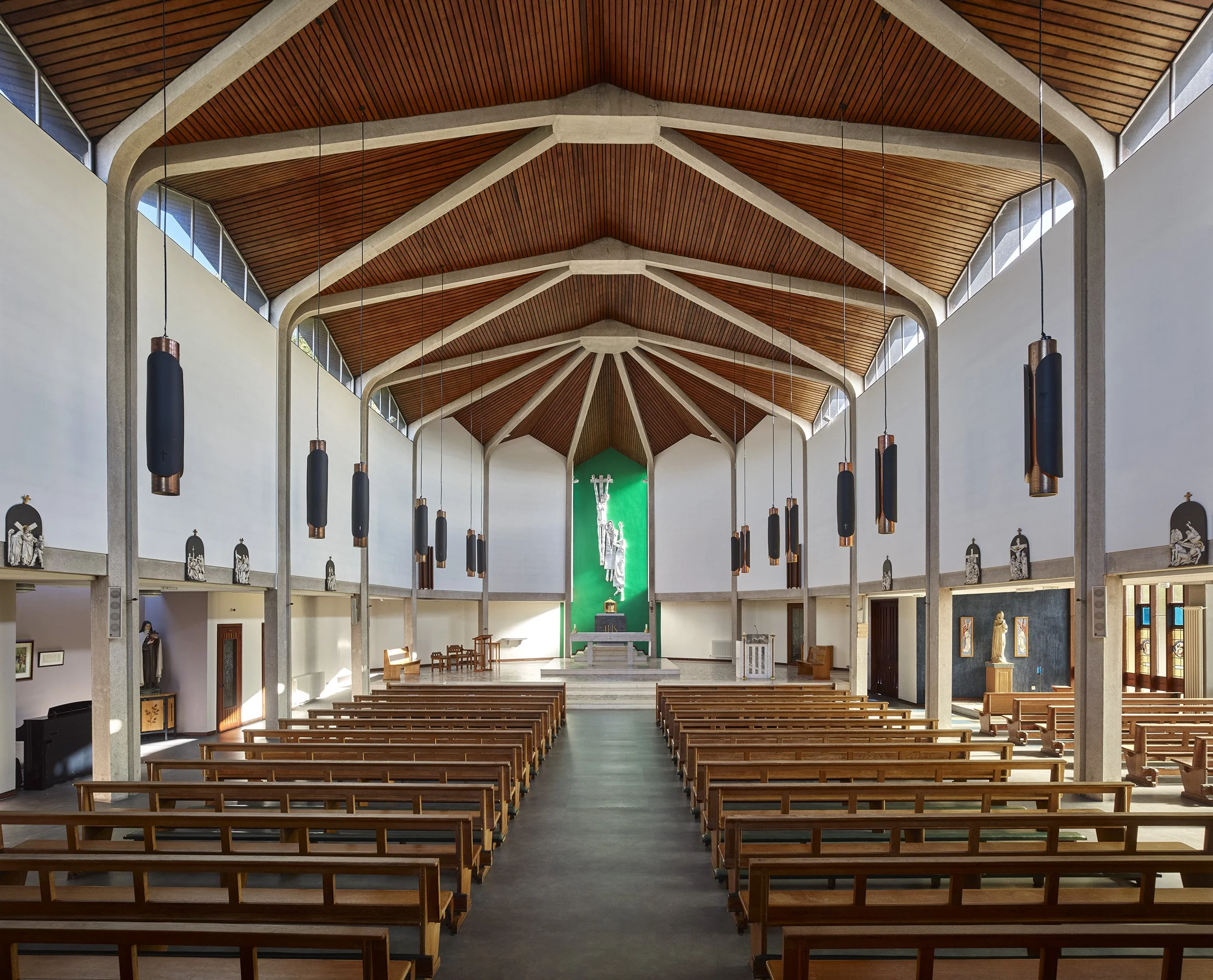 St Teresa, Preston Interior 1.jpg