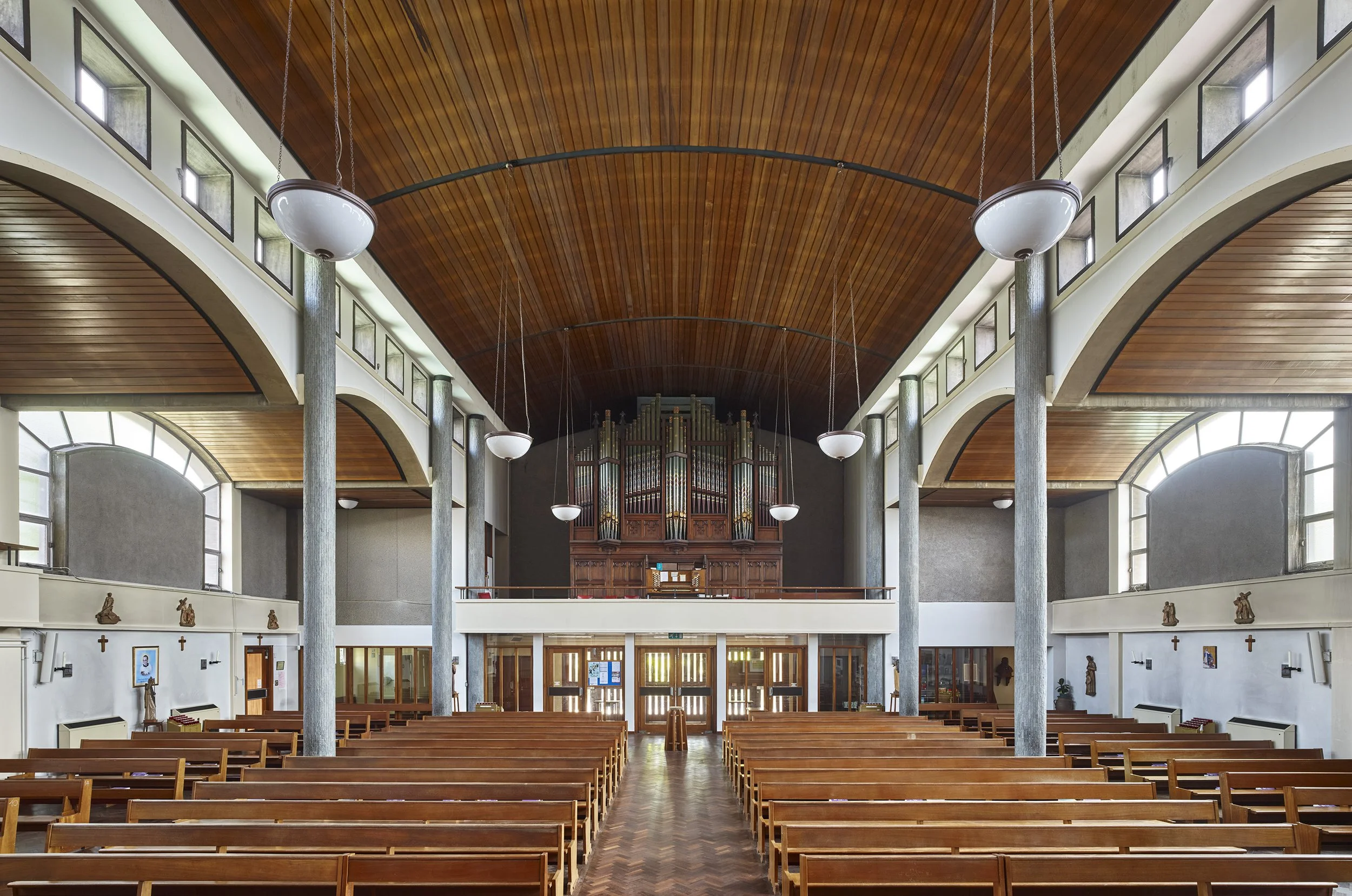 Our Lady Queen of the Apostles, Heston Interior.jpg