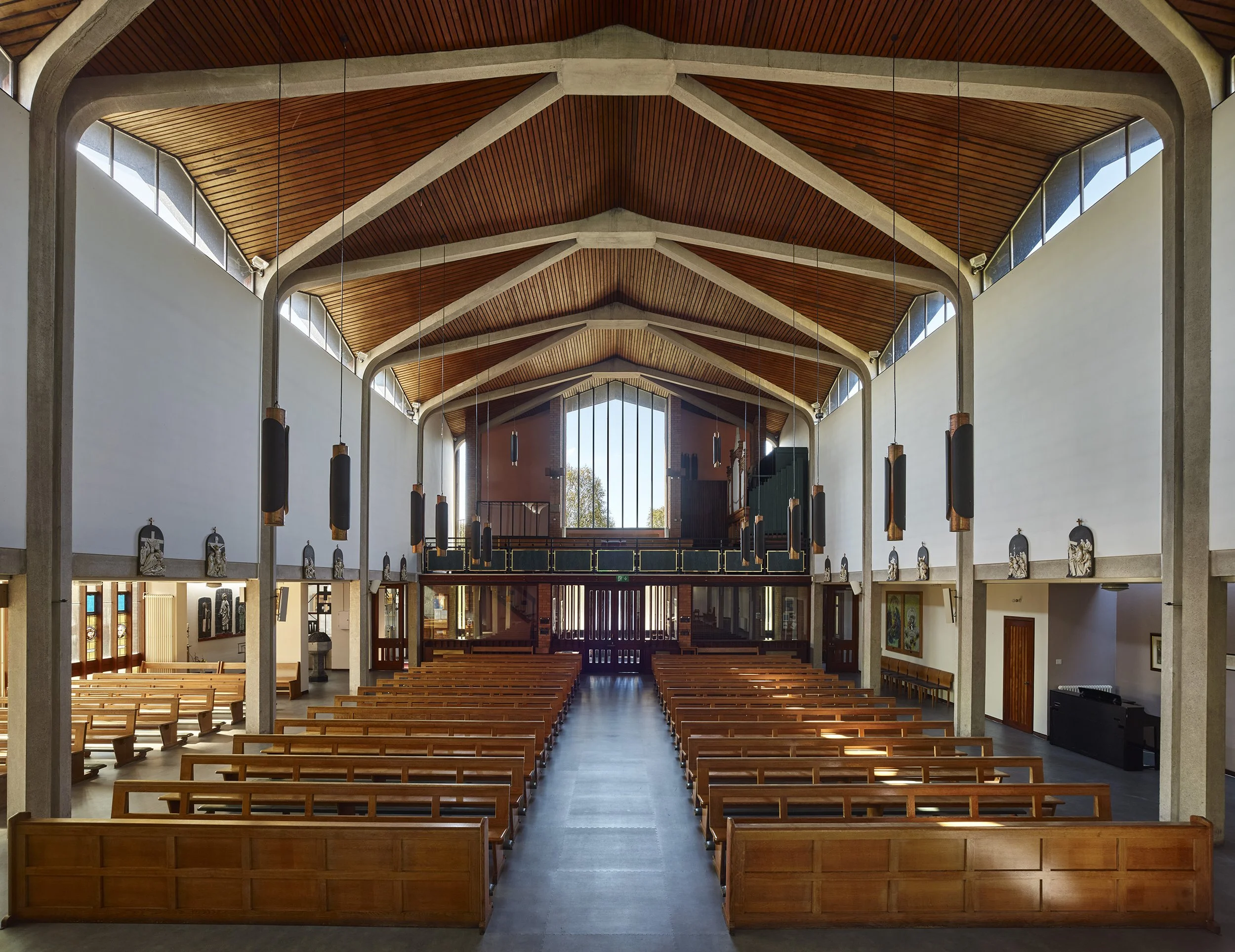 St Teresa, Preston Interior 2.jpg