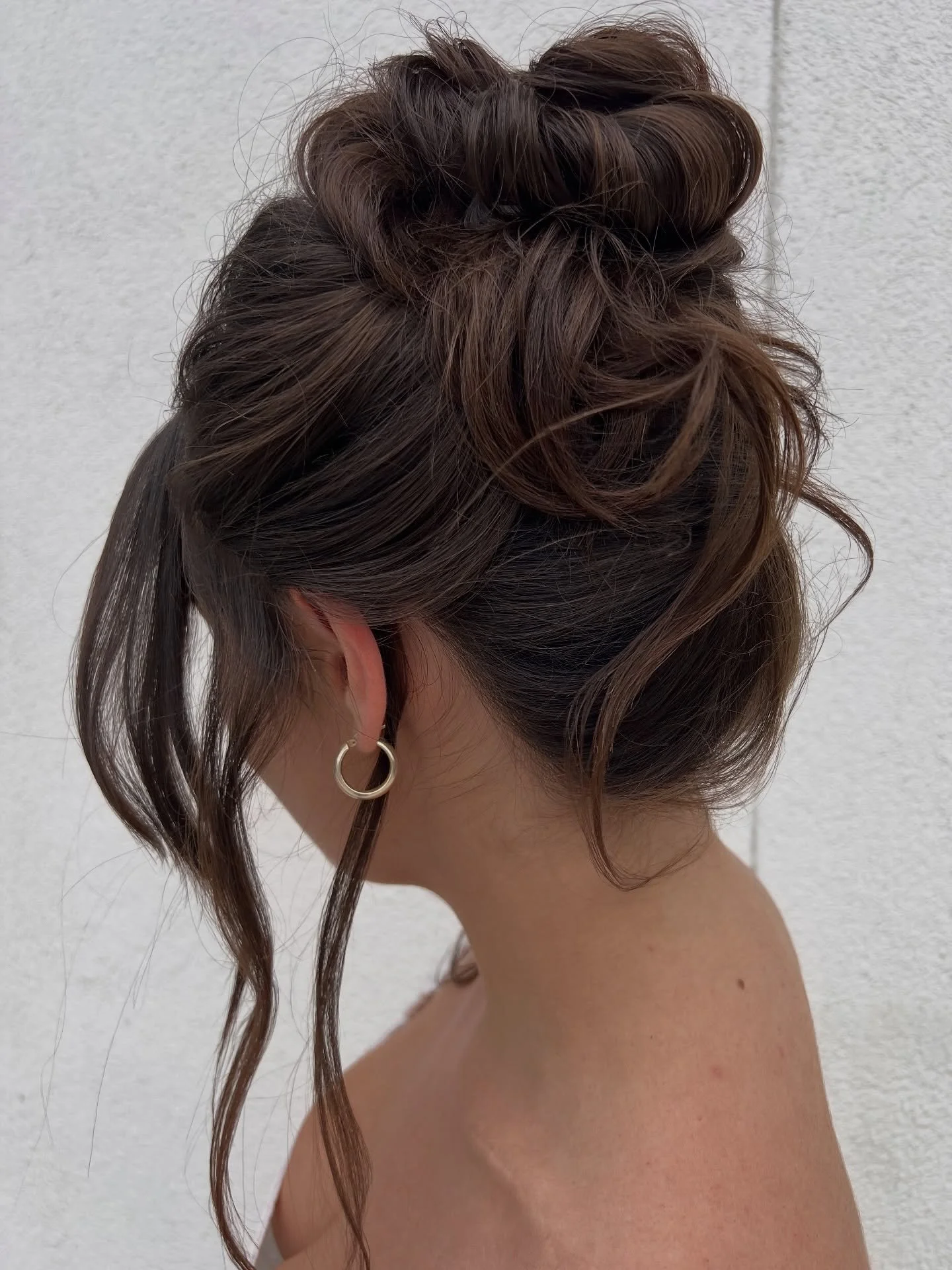 A classic look that will never disappoint. 🕊️
🤍 Booking weddings and special events into February of next year! 
.
.
More info and pricing located on my website www.Leeshajaffe.com