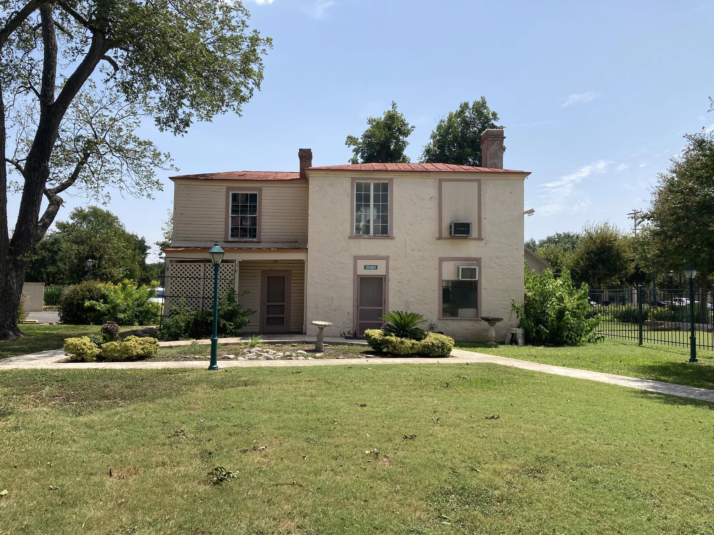 COMMANDER'S HOUSE
