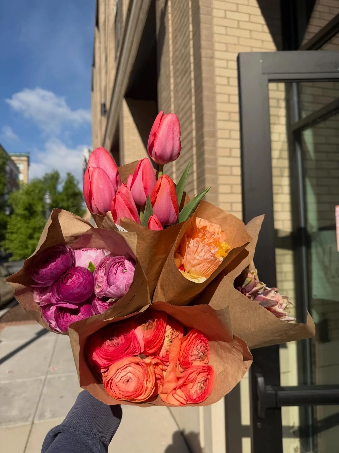 Bunches on bunches 💐💐💐 We&rsquo;ve got you covered for all your flower needs this week&mdash;open today through Friday 12&ndash;6 &amp; Saturday 10&ndash;2. 

Come by and see us! 

📍17D Campbell AVE SW