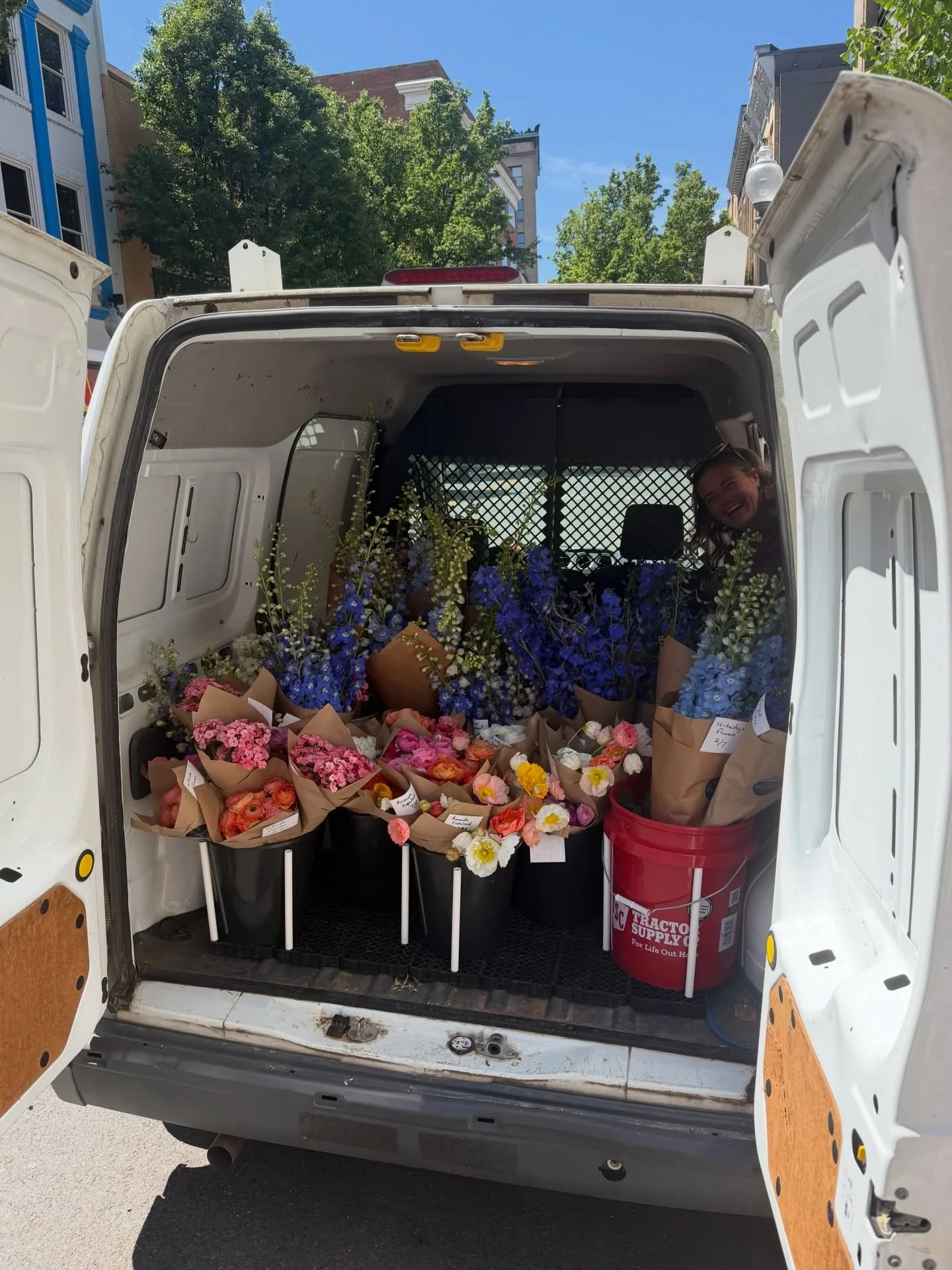 @yonderyearfarm showing up week after week 💪🏻💪🏻💪🏻

It&rsquo;s Historic Garden Week here in Roanoke, and while many of you planned ahead (we love you for that!!), we&rsquo;ve got EXTRA blooms in the shop&mdash;ranunculus, delphinium, poppies, ge