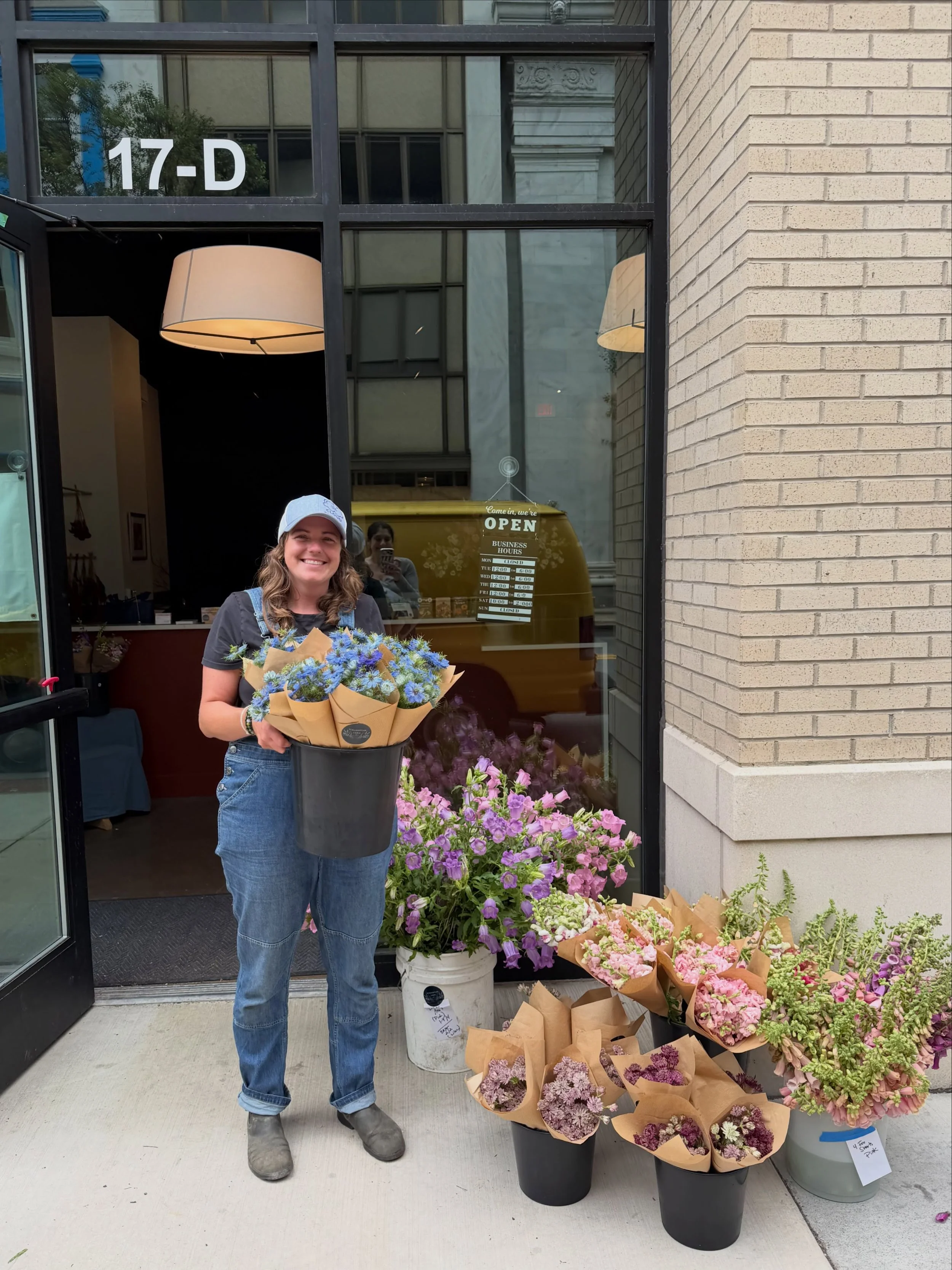 Big smiles over here because Sparks delivered some absolute beauty from @yonderyearfarm 🌸✨ Fresh local blooms, dreamy colors, and all the good spring energy hitting the shop this morning - come see us between 12&ndash;6 pm for mixed bouquets and bun