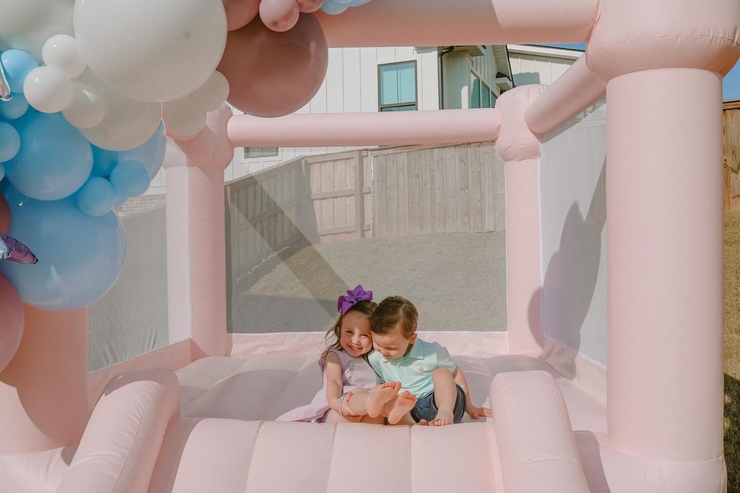 We LOVEEEE when y&rsquo;all book our &ldquo;mini session&rdquo; add-on with your bounce house 🫶🏼