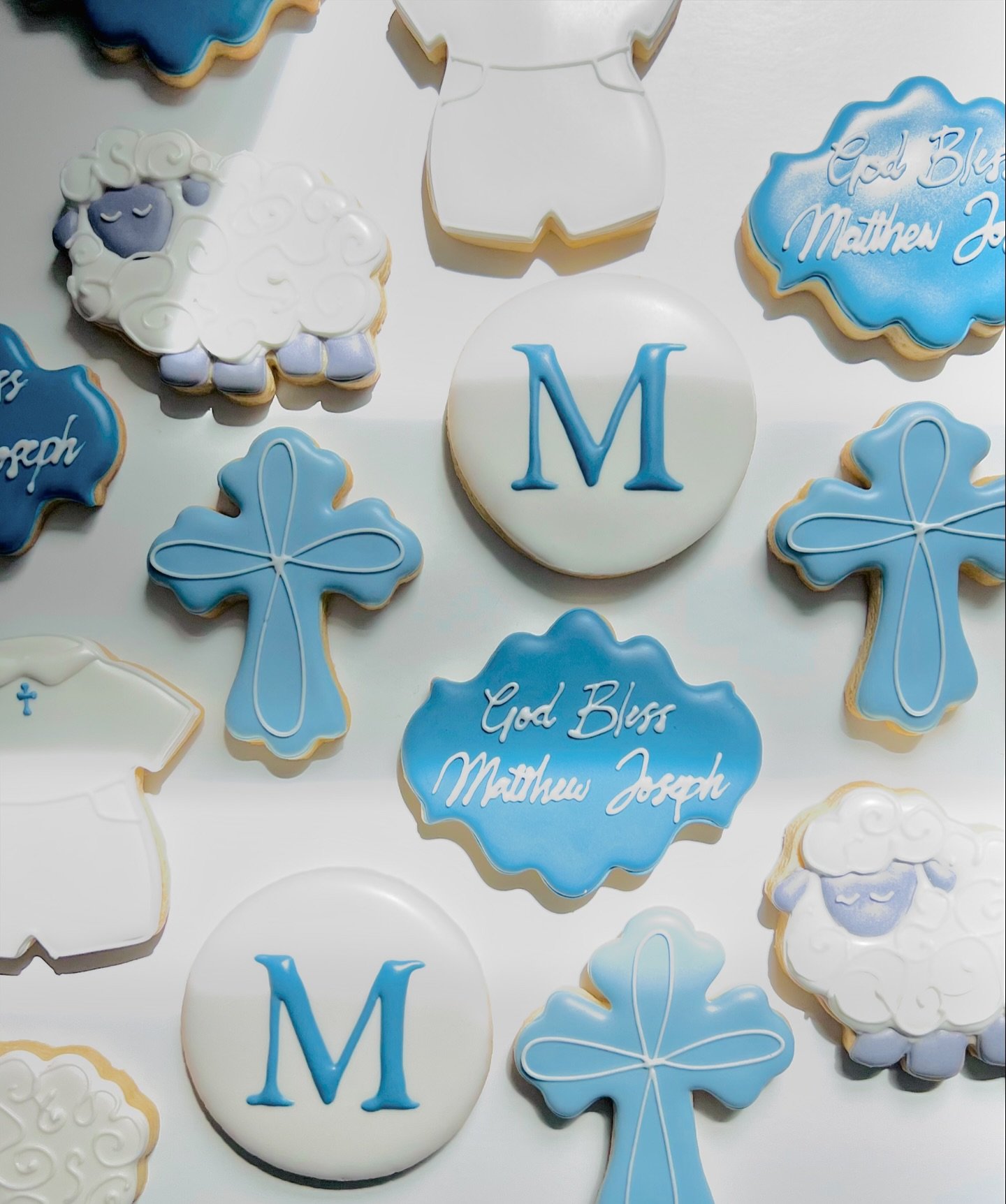 It was all about the baby blues this past weekend and we&rsquo;re all here for it 💙🤍

#christening ponies #baptismbakes #customcookies #capebatter #plymouthma #capecodma #southshorema #decoratedcookies #bakingmama #godblesscookies #sweetandsimple #