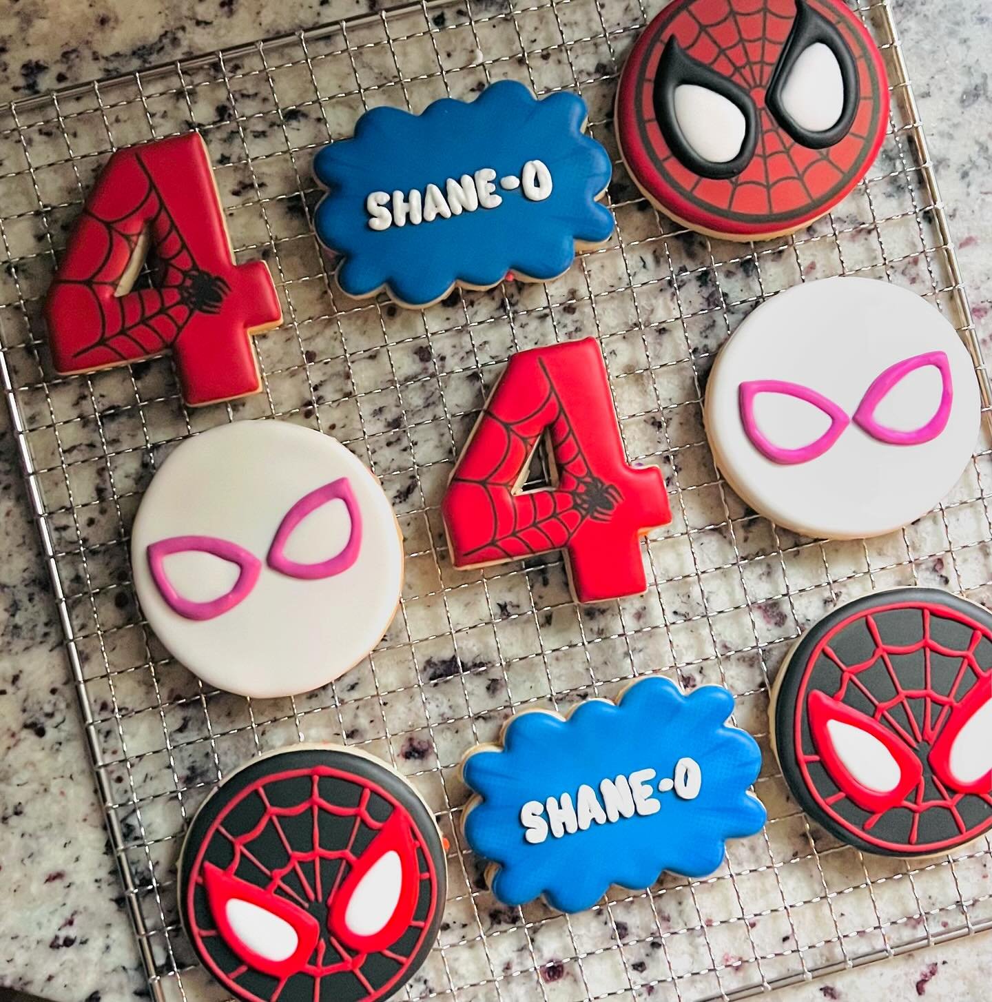 A little help from Spidey and his Amazing friends with this cupcake cake and cookie set 💙❤️🕸️🕷️❤️💙

My son has now put in his official request for a Spider-Man birthday in December&hellip;.plans ahead like his mama 🤣 

#cupcakecake #spidey #spid