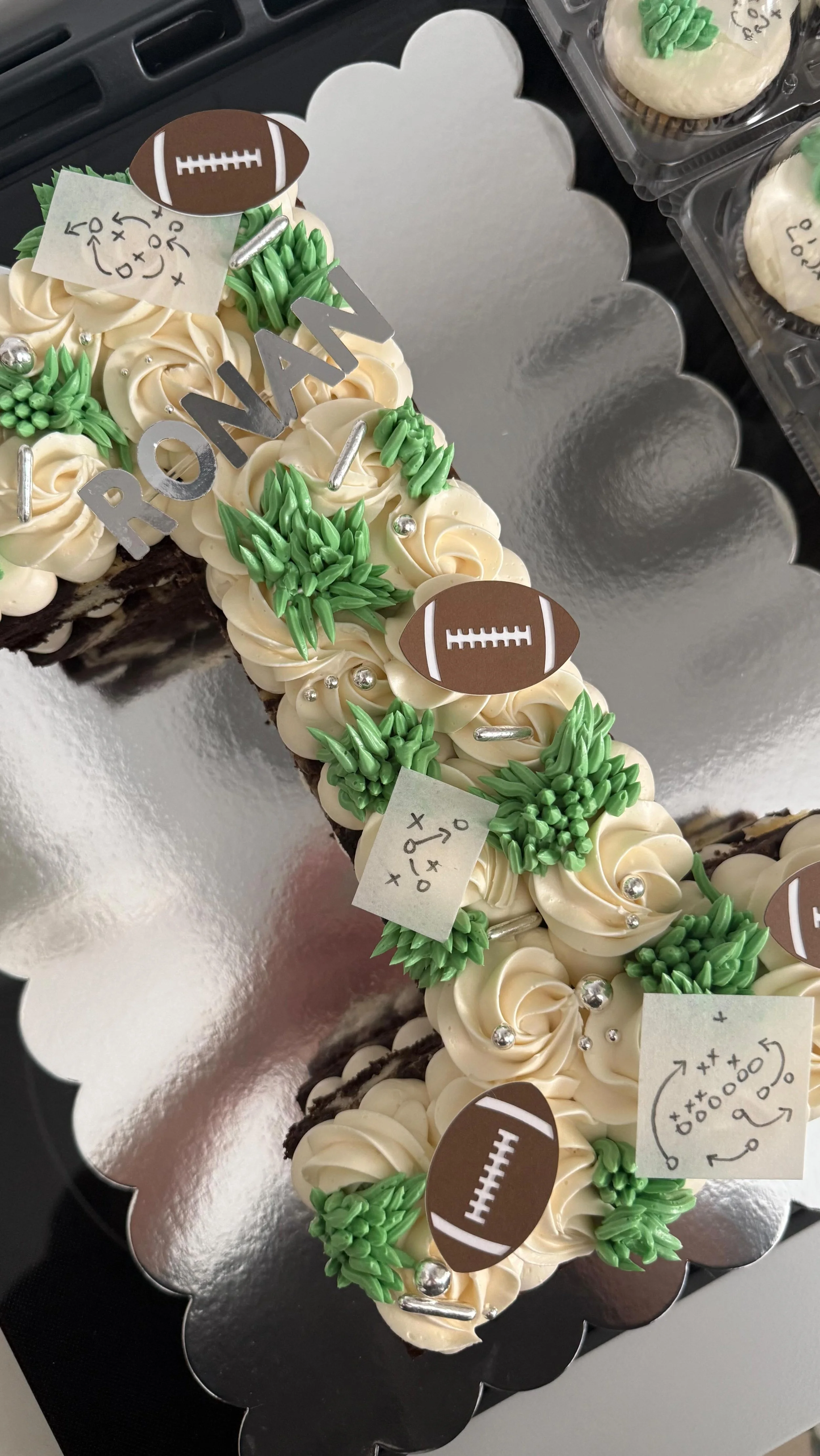 Zero football knowledge. 100% cake skills. I call that a win. 🏆🍰
#FootballCake #GameDayVibes #NFLSunday #FootballBirthday #HomeBaker #CakeDecorator #CakeReel #BostonBaker #CapeCodBakery #PlymouthMA #NewEnglandBaker #BostonSmallBusiness #CapeCodEat