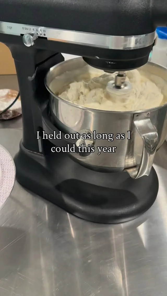 Nothing says I own a home baking business like your fall Gilmore Girl emotional support entertainment system 🤎
This has to got to be the longest I’ve held out on rewatching my favorite New England classic… but today’s early bake