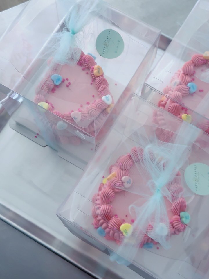 💕Happy Valentine&rsquo;s Day to everyone in all its forms 💕

Love is all you need&hellip;.but a sweet treat doesn&rsquo;t hurt either 🫶

#ValentinesDay
#ValentinesDesserts
#LoveAtFirstBite
#HomeBakerLife
#plymouthma