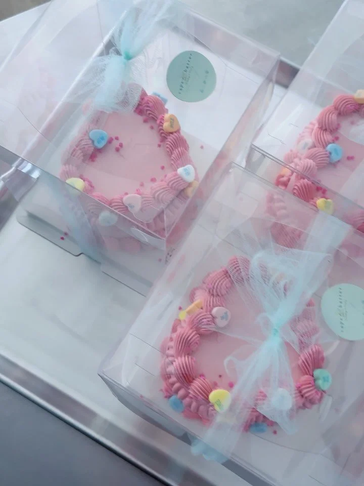 💕Happy Valentine&rsquo;s Day to everyone in all its forms 💕

Love is all you need&hellip;.but a sweet treat doesn&rsquo;t hurt either 🫶

#ValentinesDay
#ValentinesDesserts
#LoveAtFirstBite
#HomeBakerLife
#plymouthma