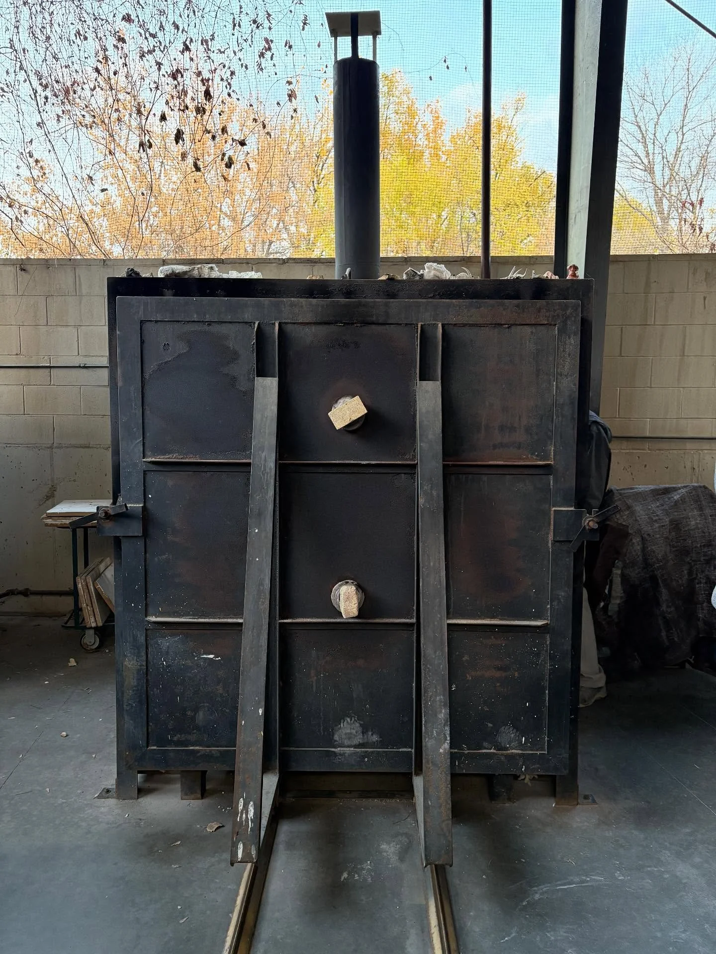 The kiln is loaded and locked! Can&rsquo;t wait to open it up in a few days and see how everything looks! 

#bpg #shuttlekiln #boulderpottery