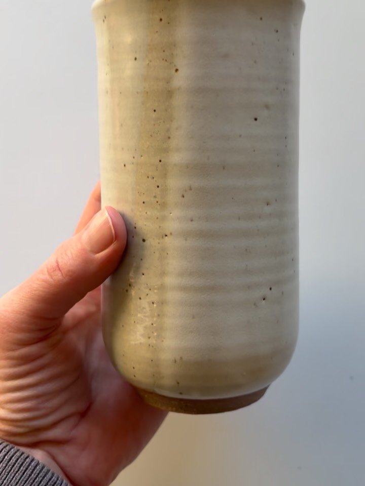 So happy to announce the winner of this sweet sipper!
Congratulations Suzan! 
And thanks to everyone to made it to the guild show! It was so fun to put my work on a table and see it whisked away to new good homes. 

#boulderpottery #boulderartist #ta