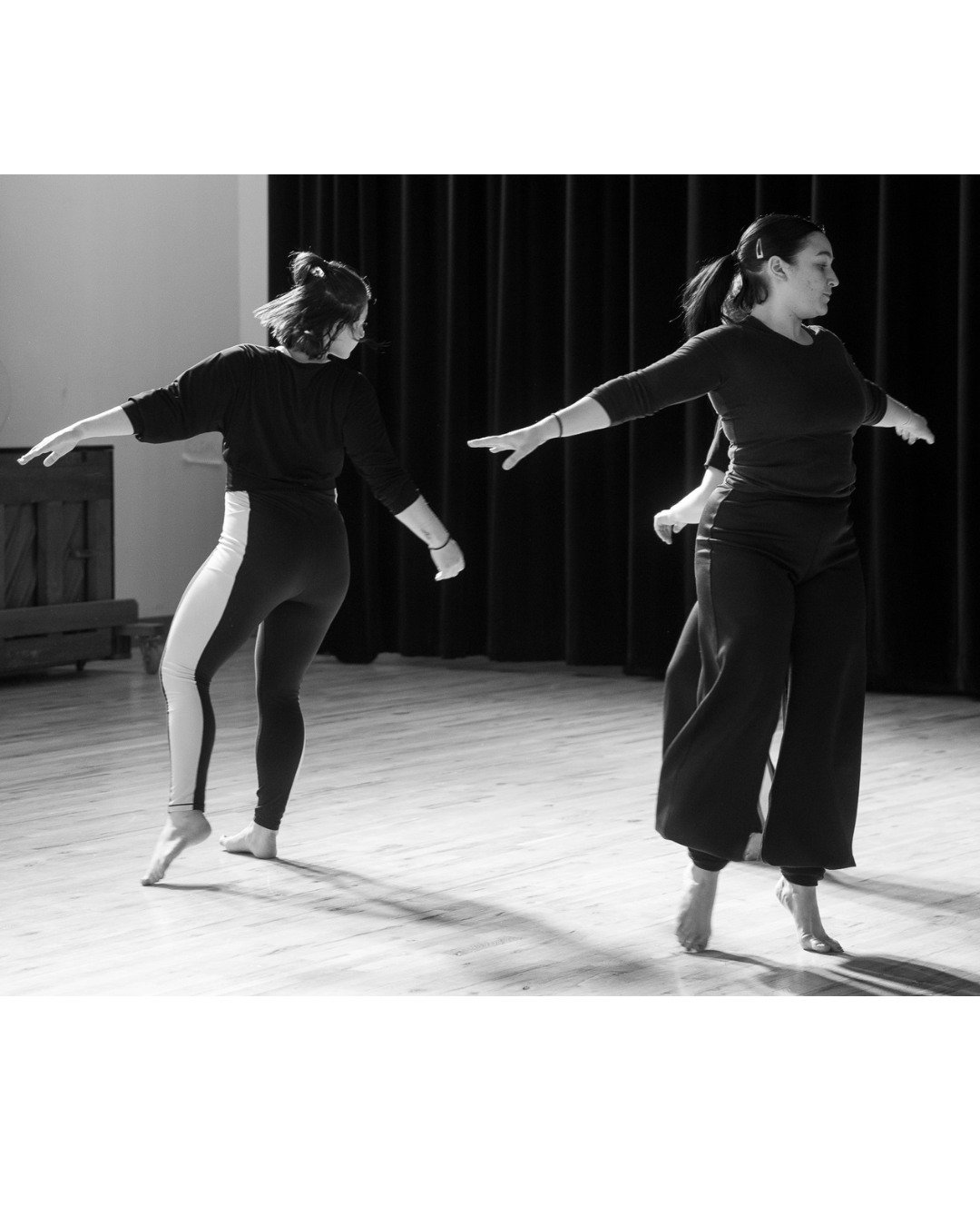 Wow, it was such a delight to photograph a few of the dancers of @bouldermariposa and capture some of the #bts as they prepare for some upcoming performances. 
which slide is your fave? (1-7)

#boulderdance #bouldermovement #boulderphotographer #alwa