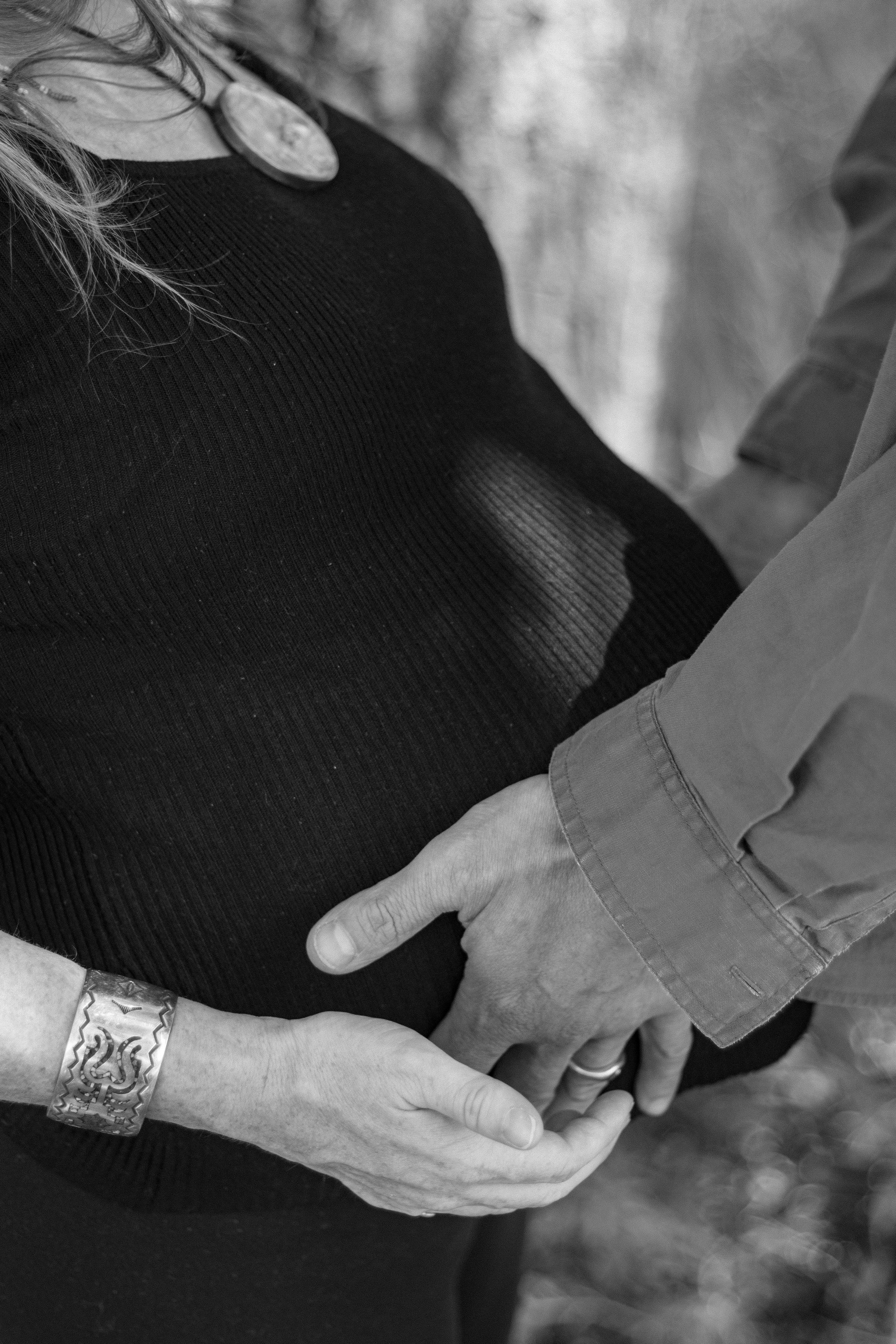 Jen.maternity.2025.bw.80-5.jpg