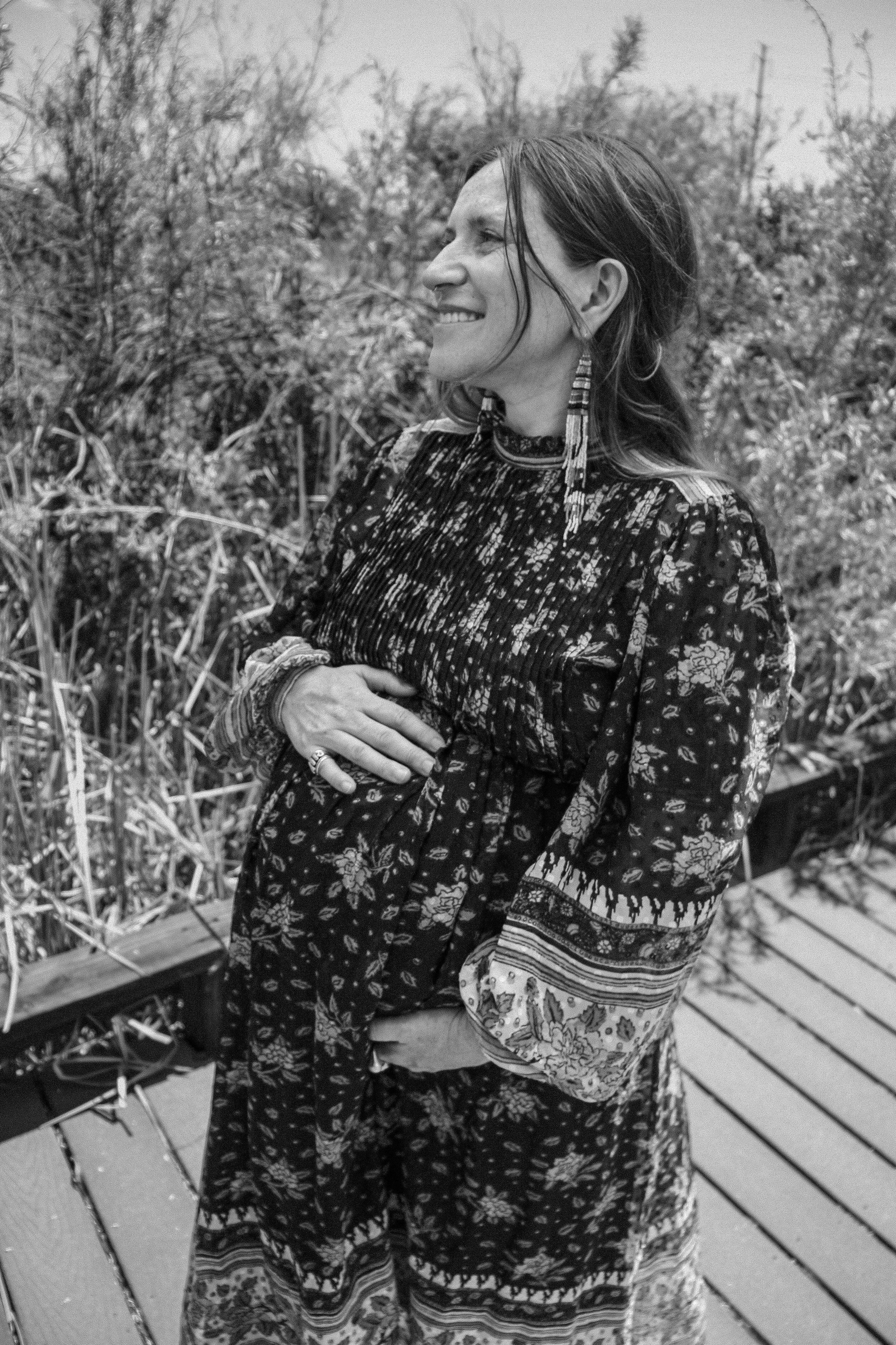 Jen.maternity.2025.bw.80-21.jpg