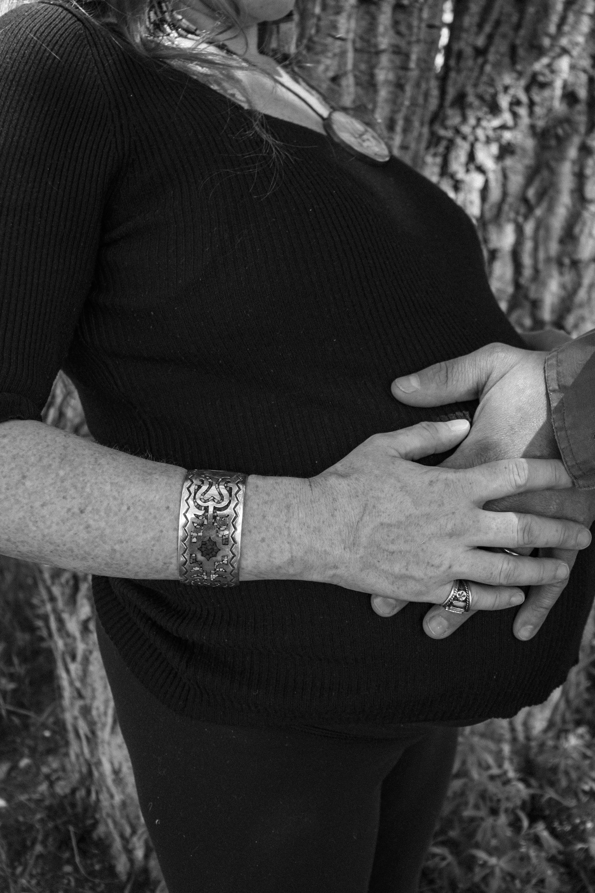 Jen.maternity.2025.bw.80-9.jpg